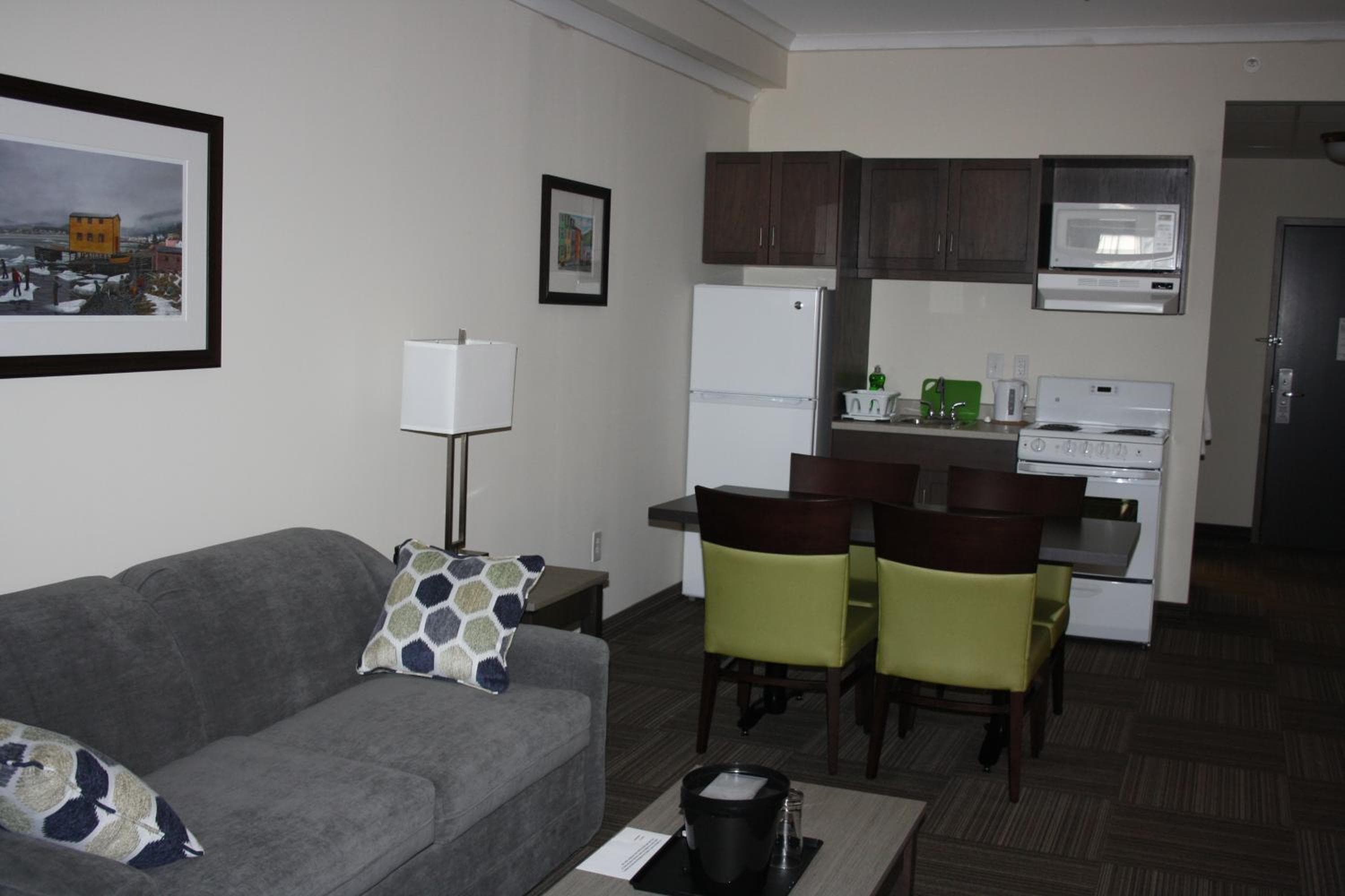Crossroads Inn & Suites