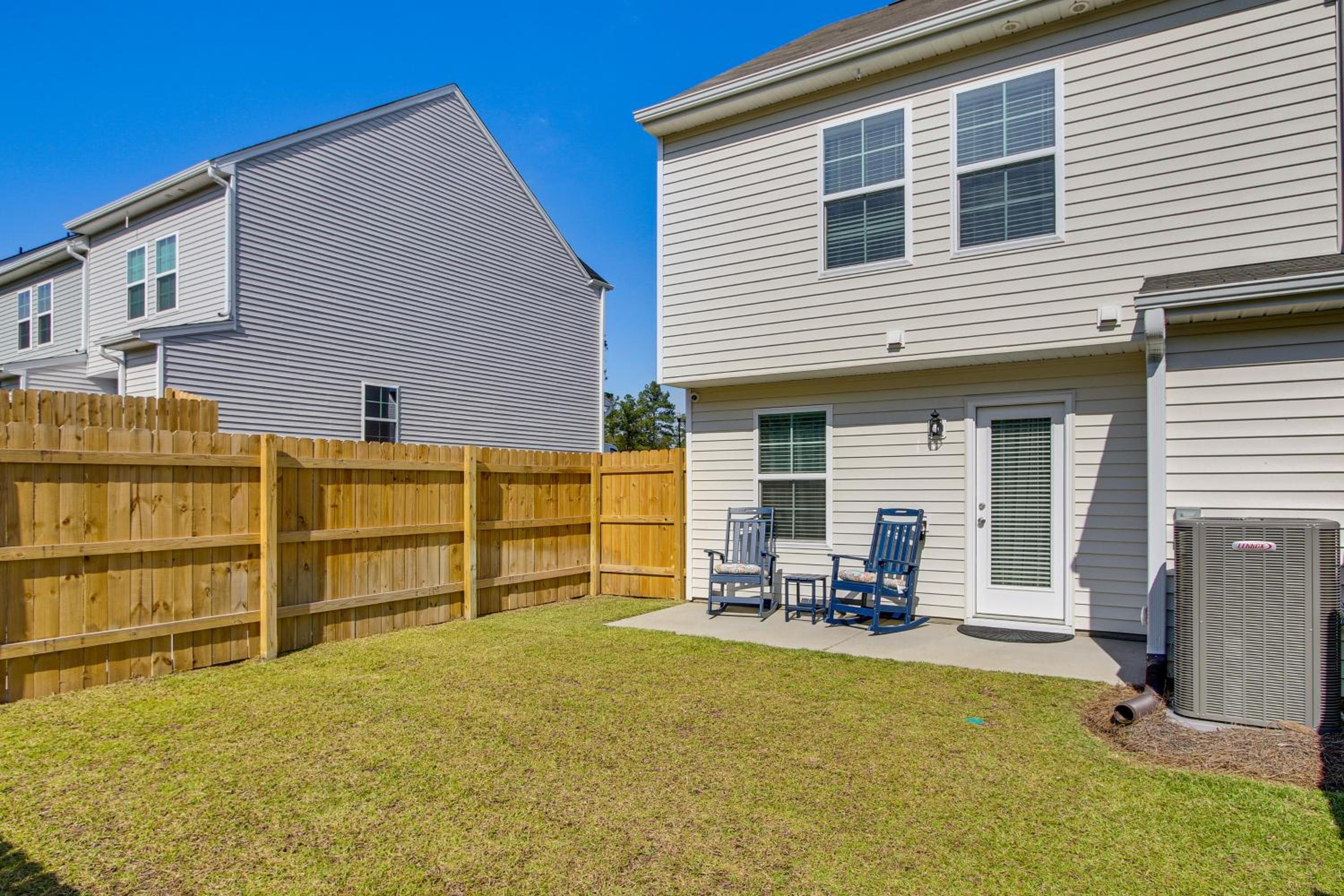 Private Yard: Family Hideaway 9 Mi to Fort Jackson