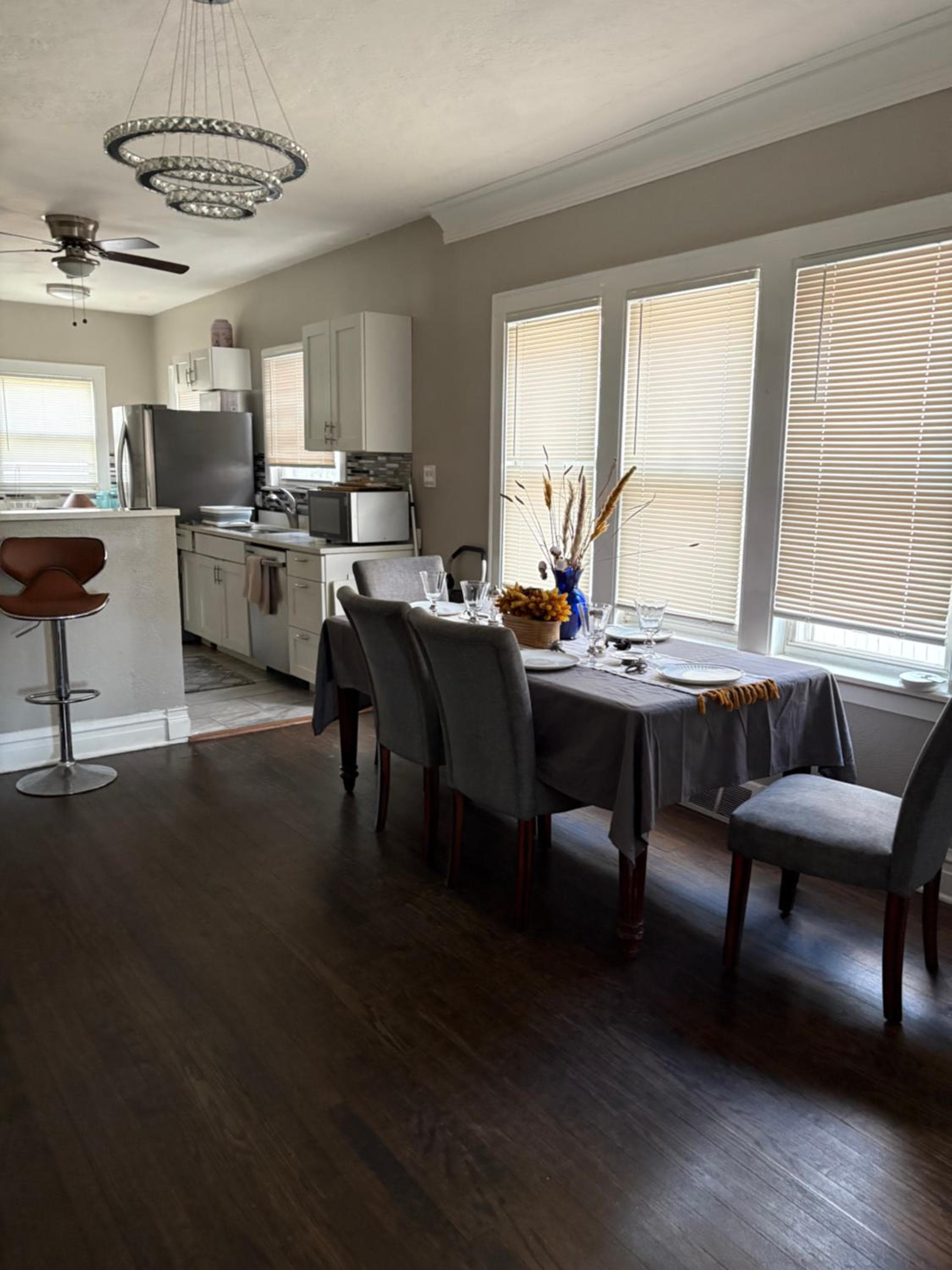 Vintage Meets Modern -Entire Home 20mins from Chicago
