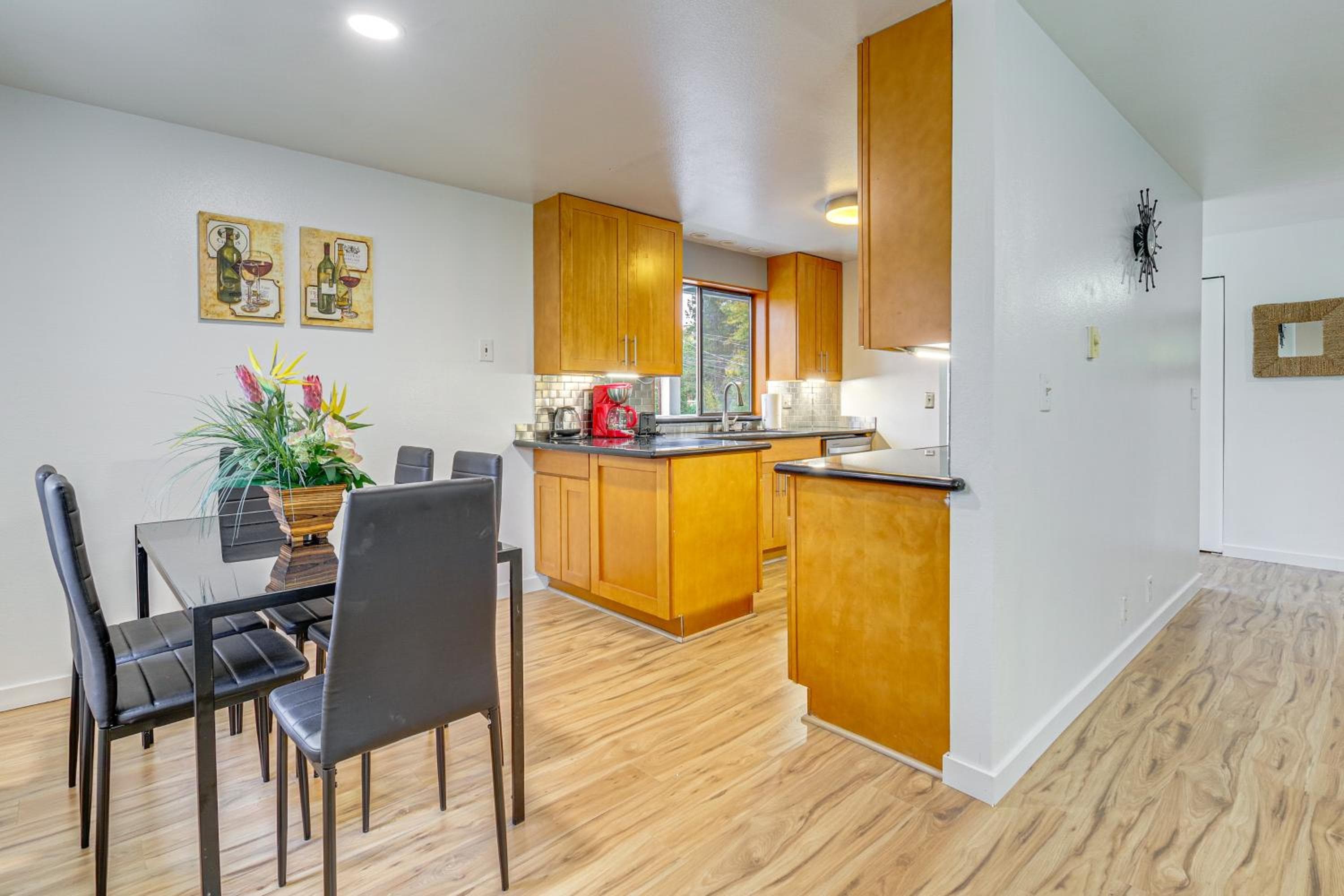 Quiet, Pet Friendly! Bothell Apt Near Wine Country