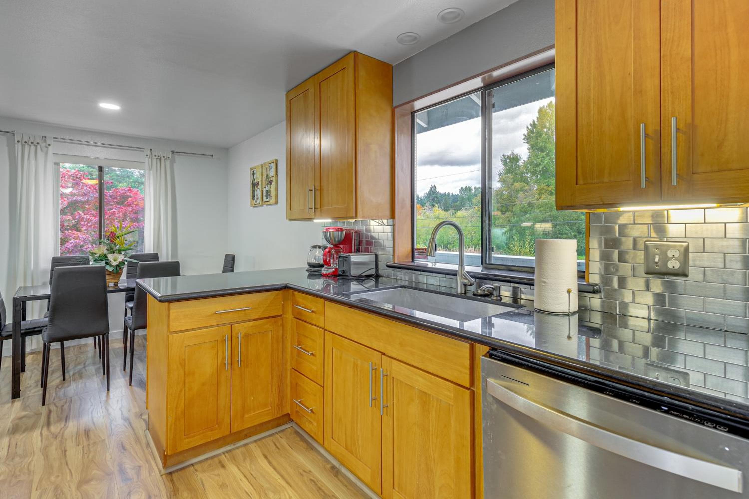 Quiet, Pet Friendly! Bothell Apt Near Wine Country