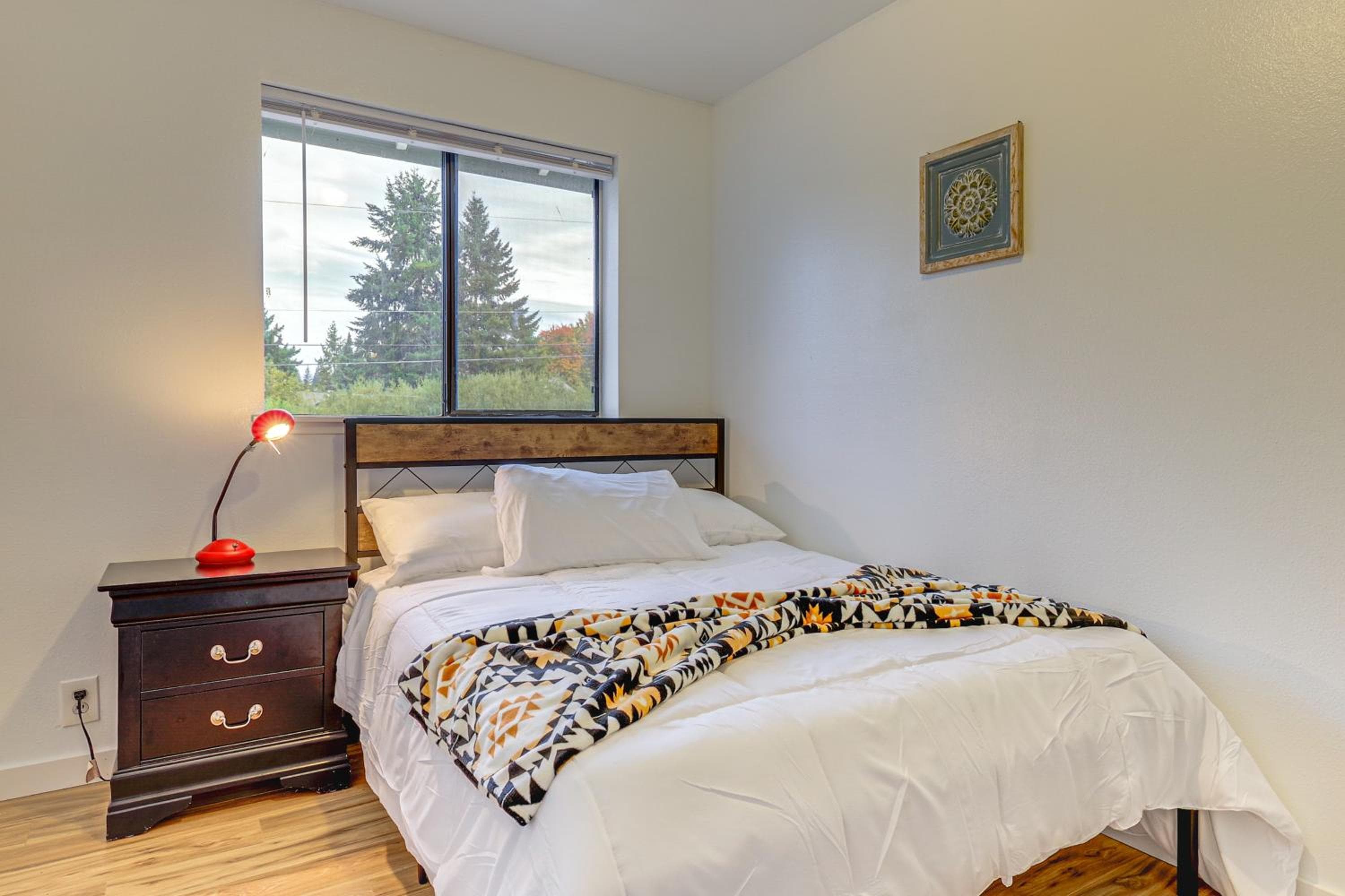 Quiet, Pet Friendly! Bothell Apt Near Wine Country