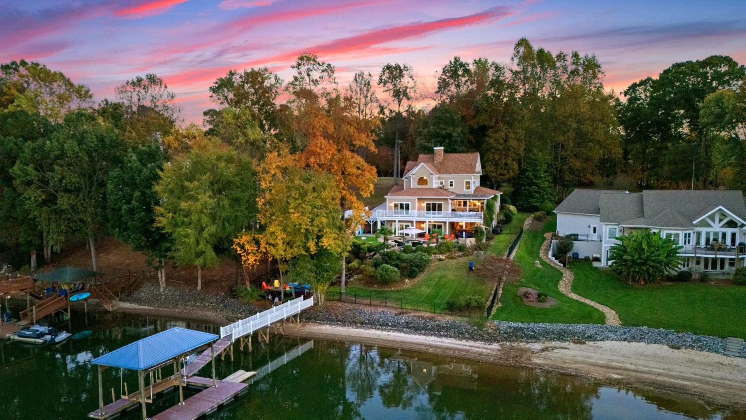 Lake Life Cove by AvantStay