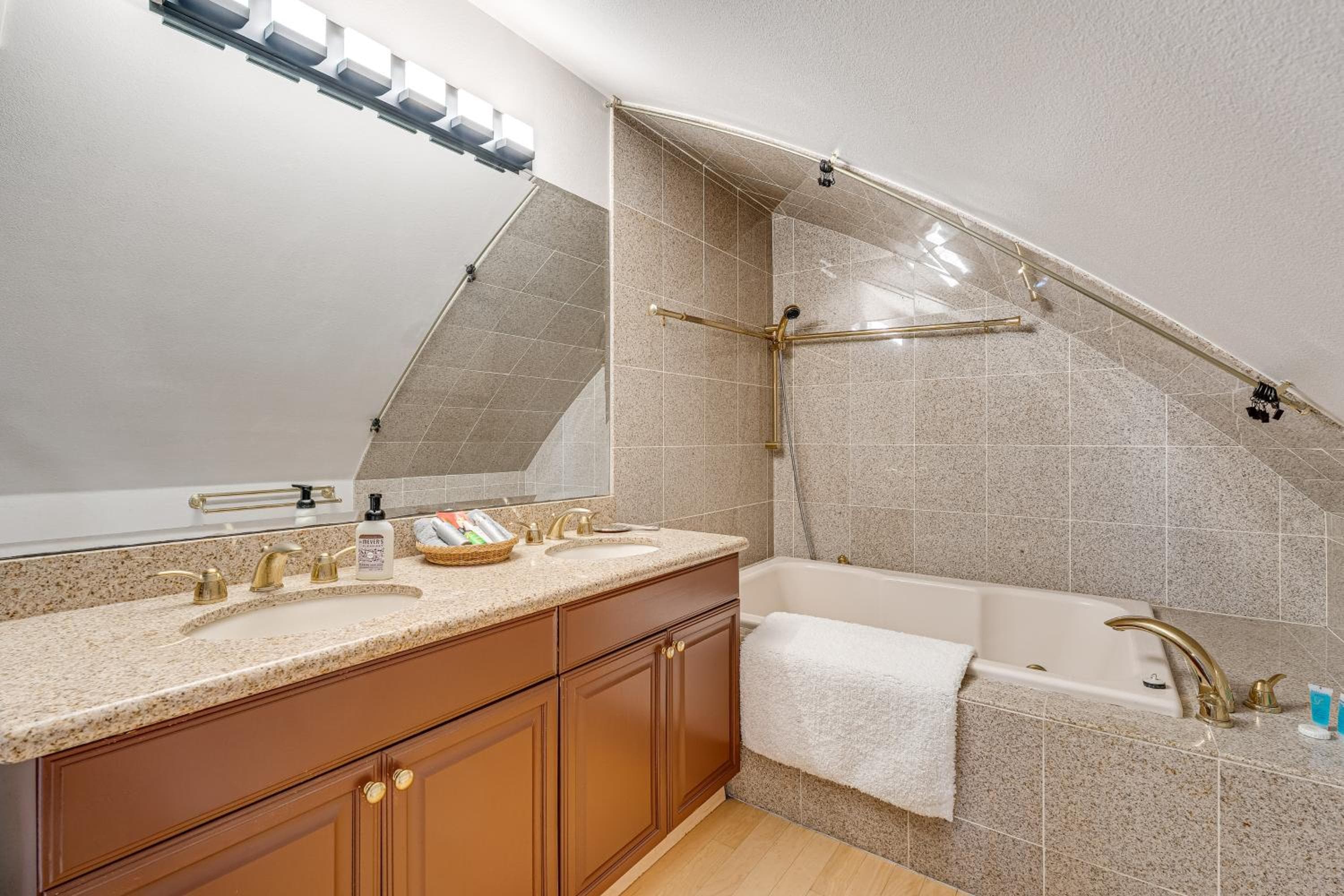 Easily Explore Fair Oaks Village! Unique Condo