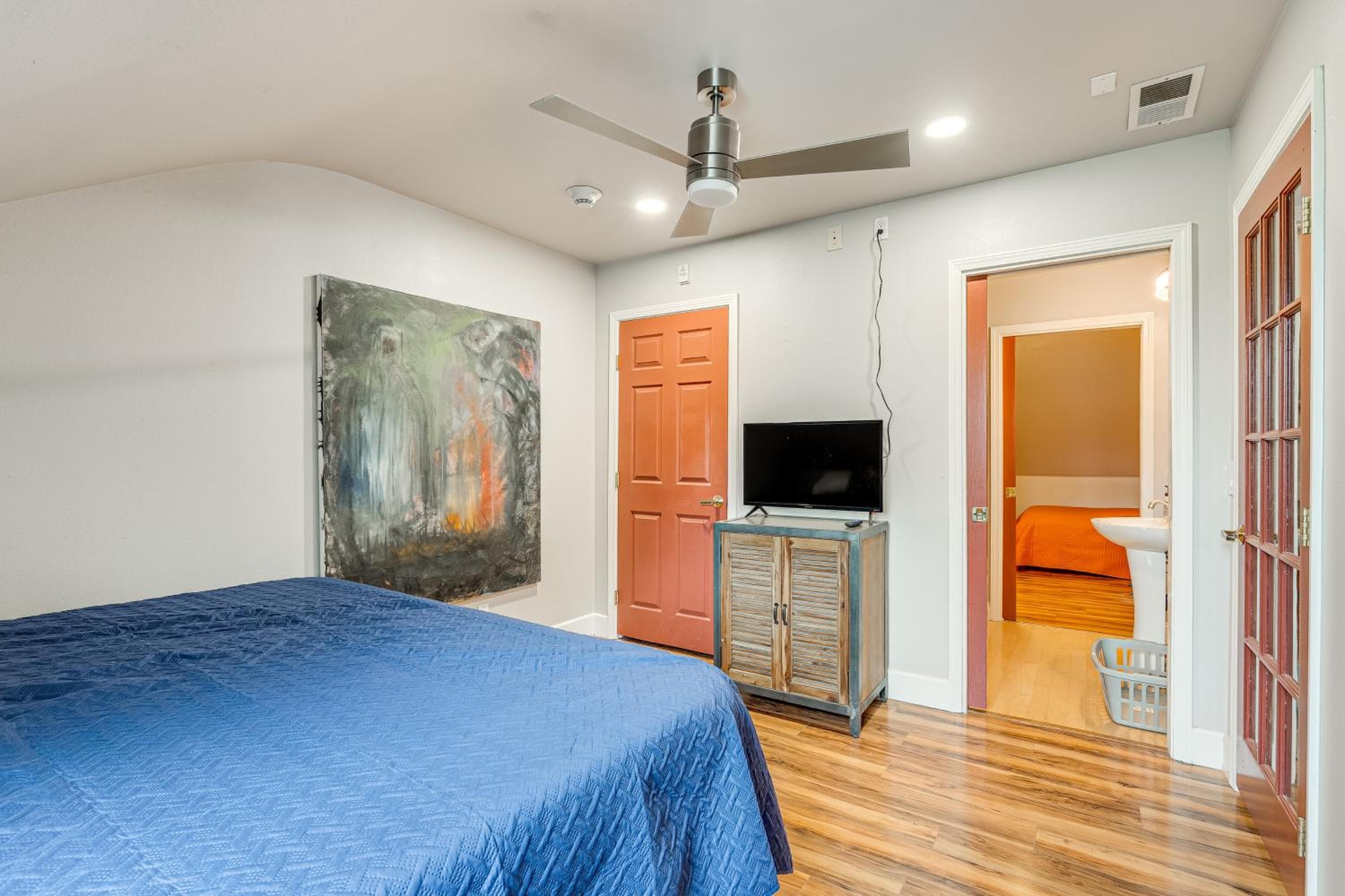Easily Explore Fair Oaks Village! Unique Condo