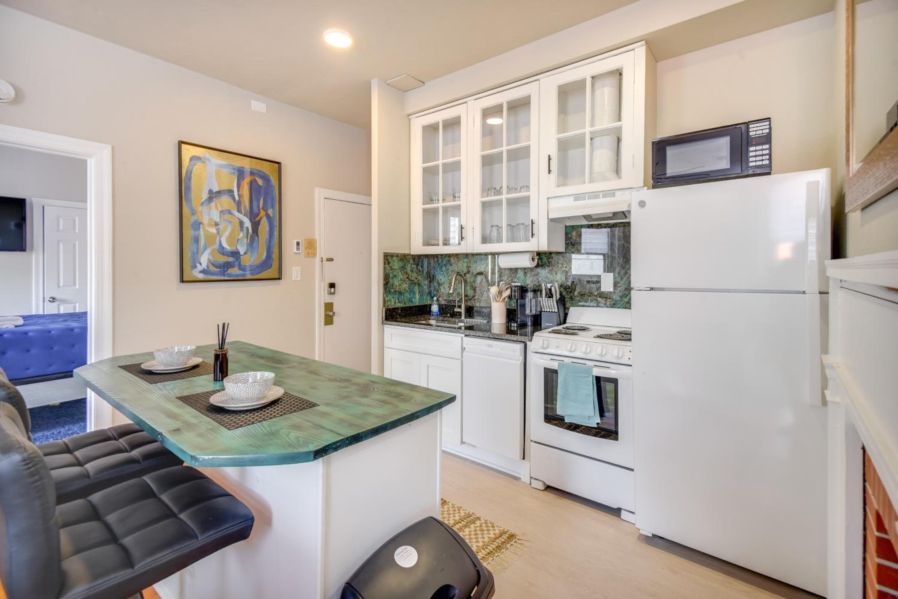 Steps to Elizabeth River & Dtwn! Portsmouth Condo