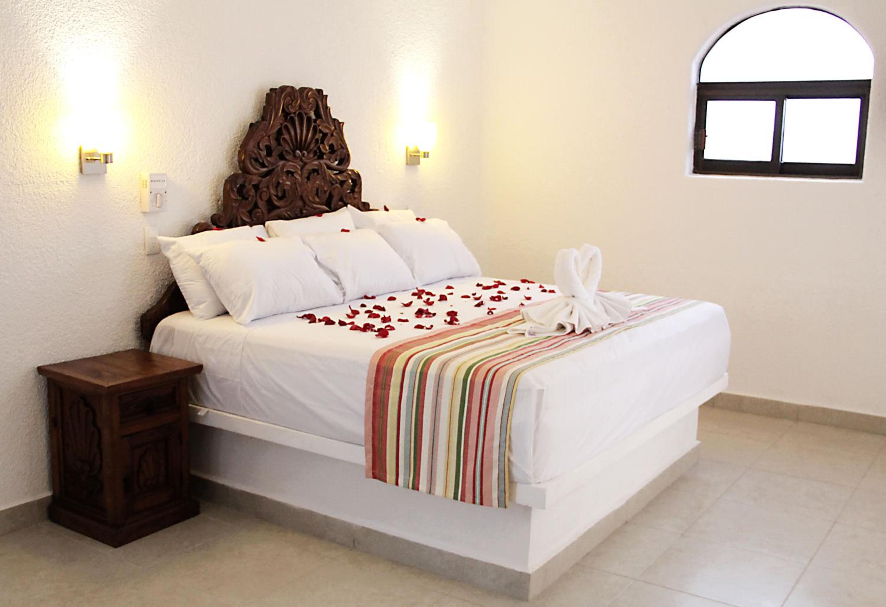 Pelicano Inn Playa del Carmen - Beachfront Hotel