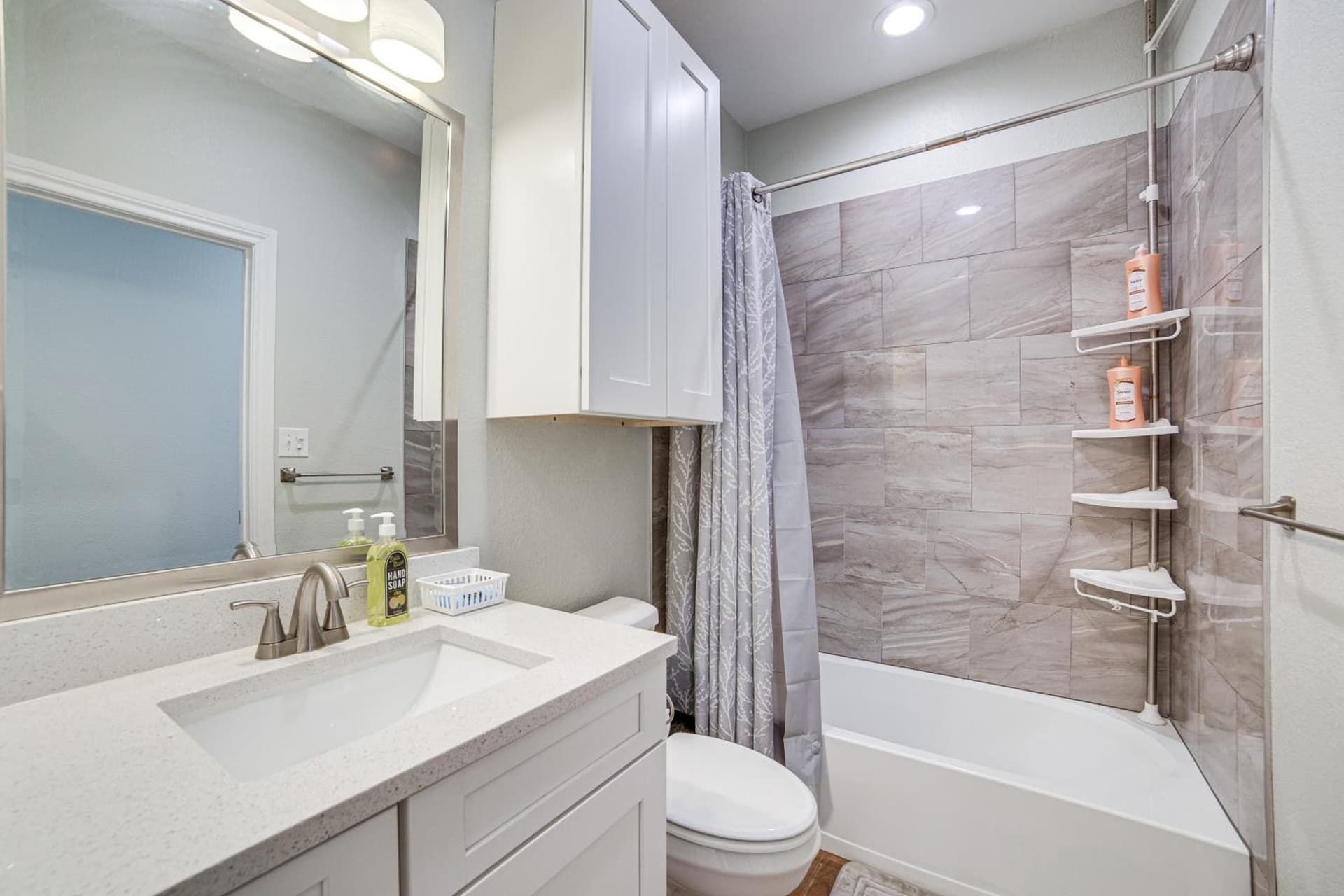 Pet-Friendly Stay: Walk to Park & Lake Lewisville!
