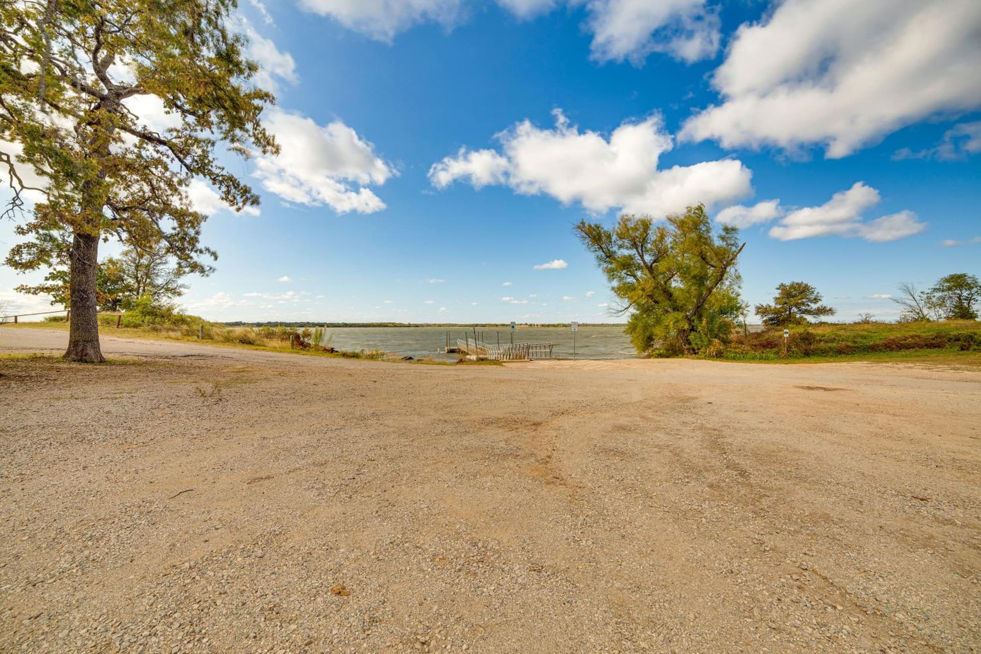Pet-Friendly Stay: Walk to Park & Lake Lewisville!