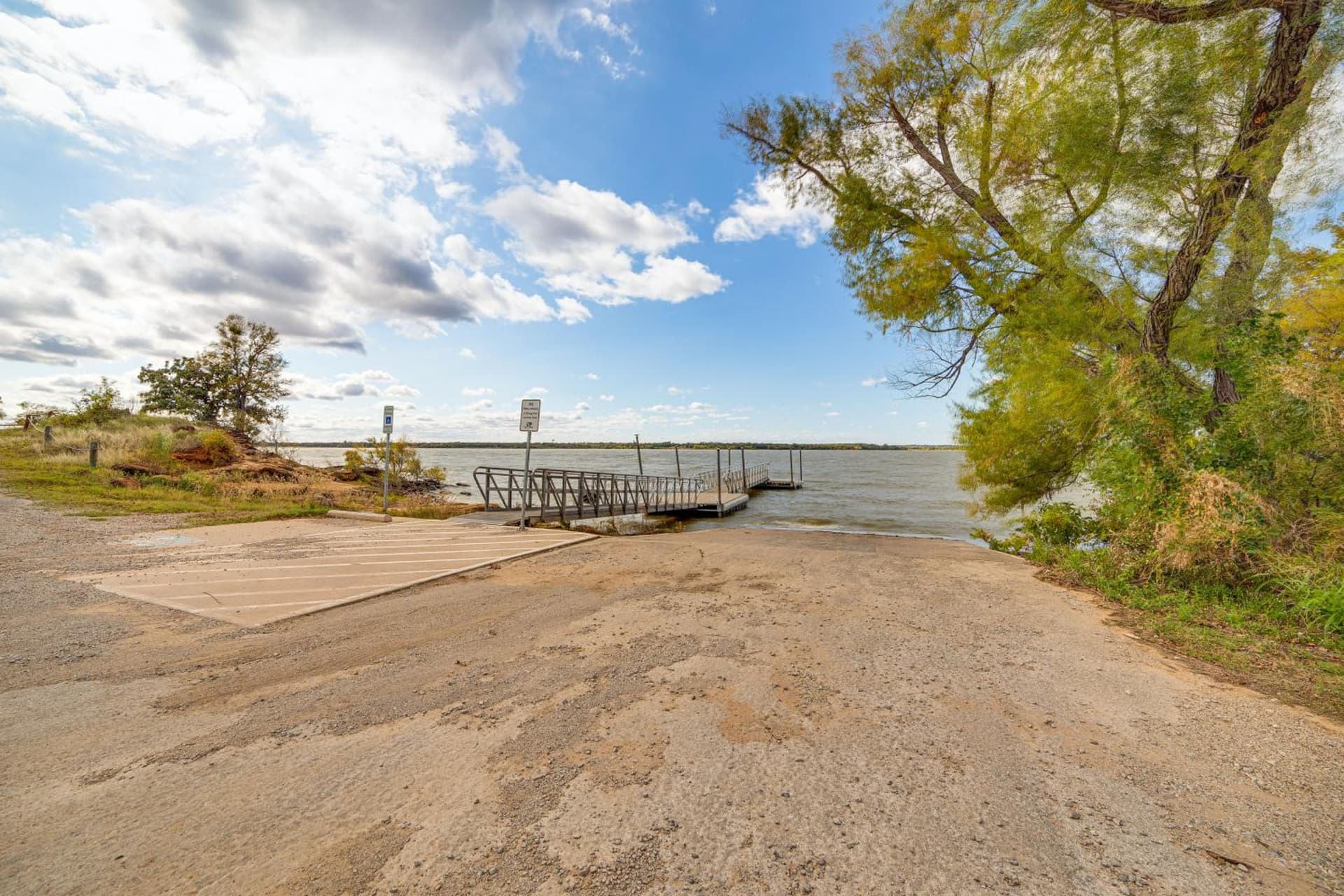 Pet-Friendly Stay: Walk to Park & Lake Lewisville!