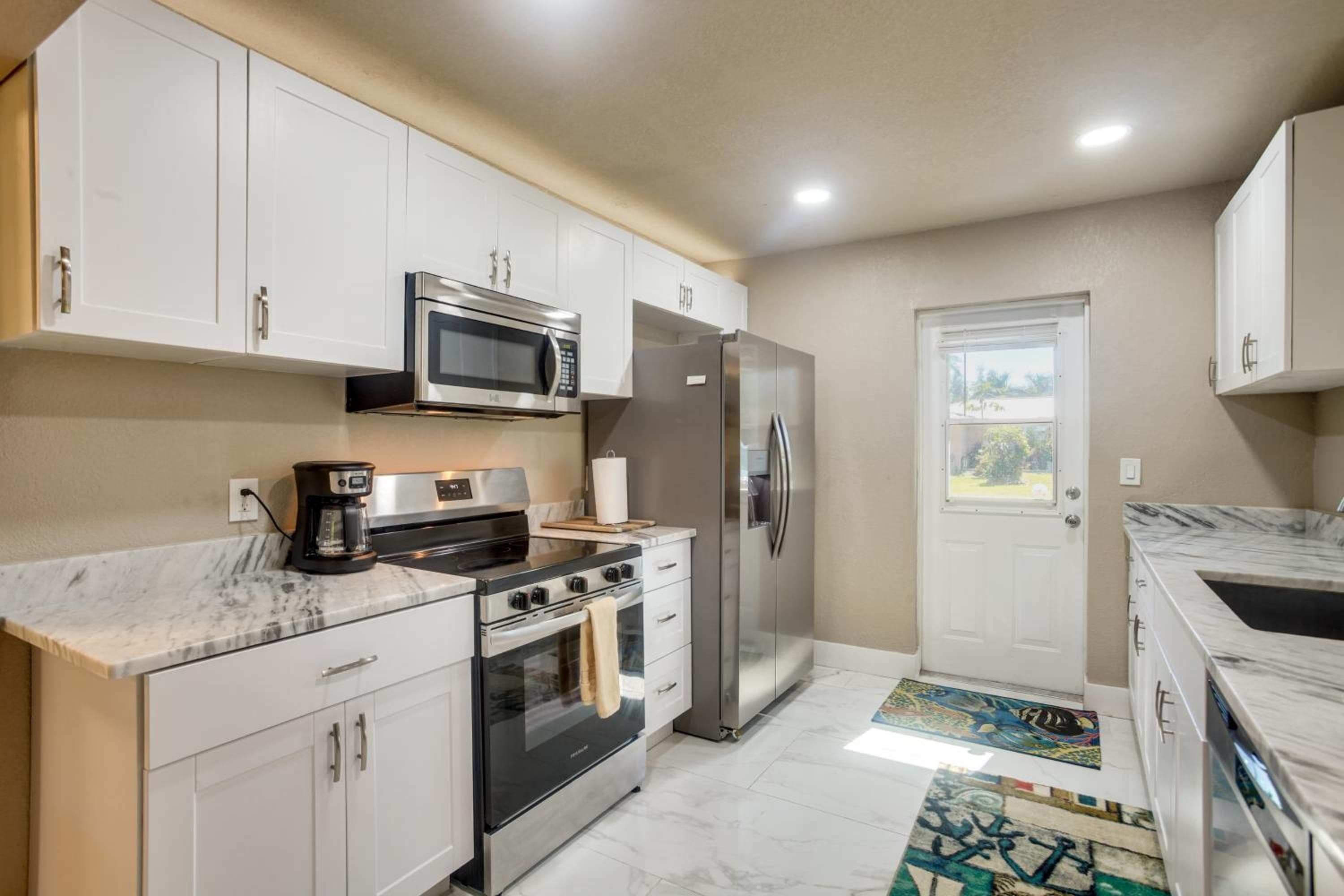 2 Mi to Dtwn Fort Myers! Home w/ Dock on Canal