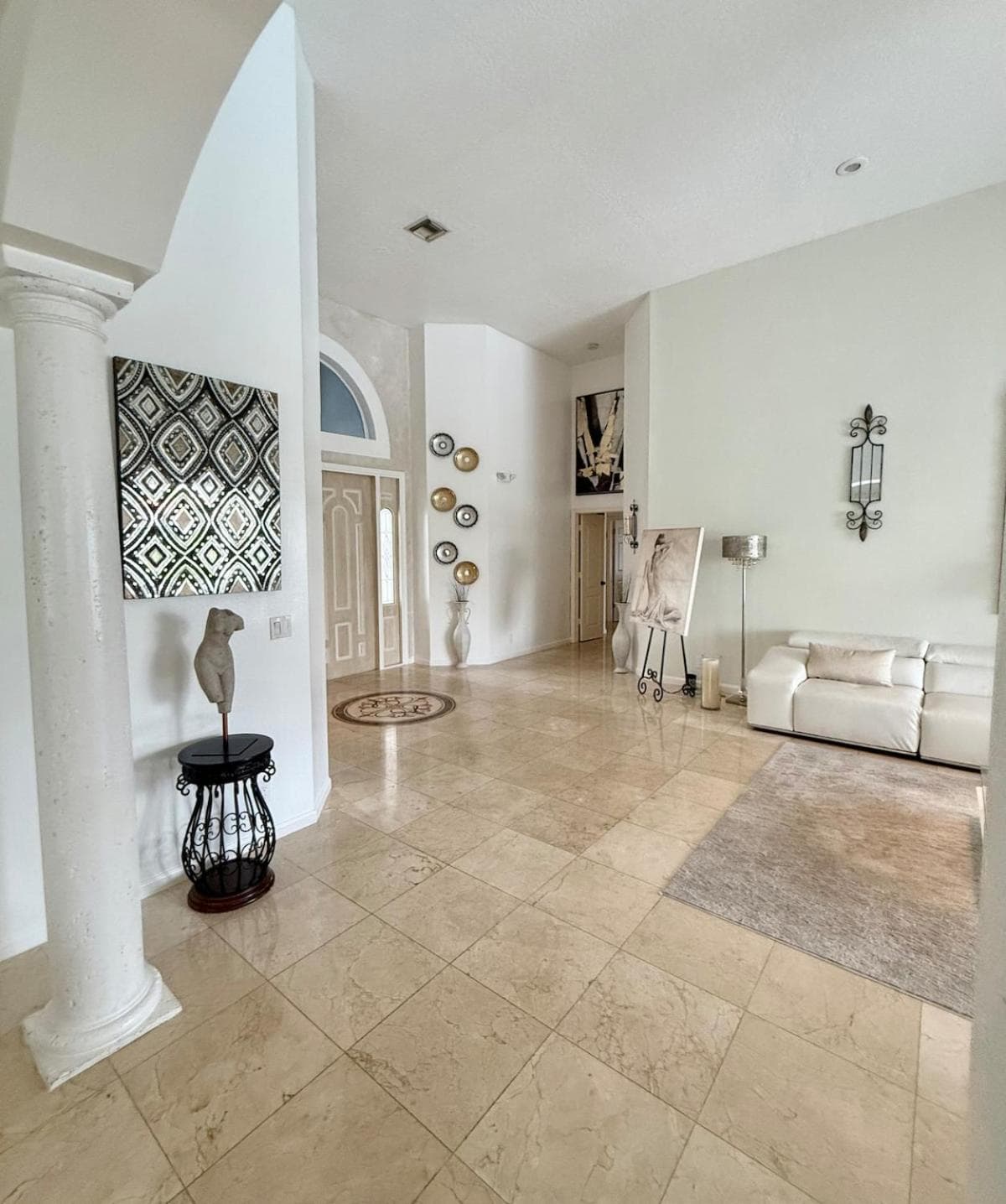Lux 4 bedroom home on lake with pool!