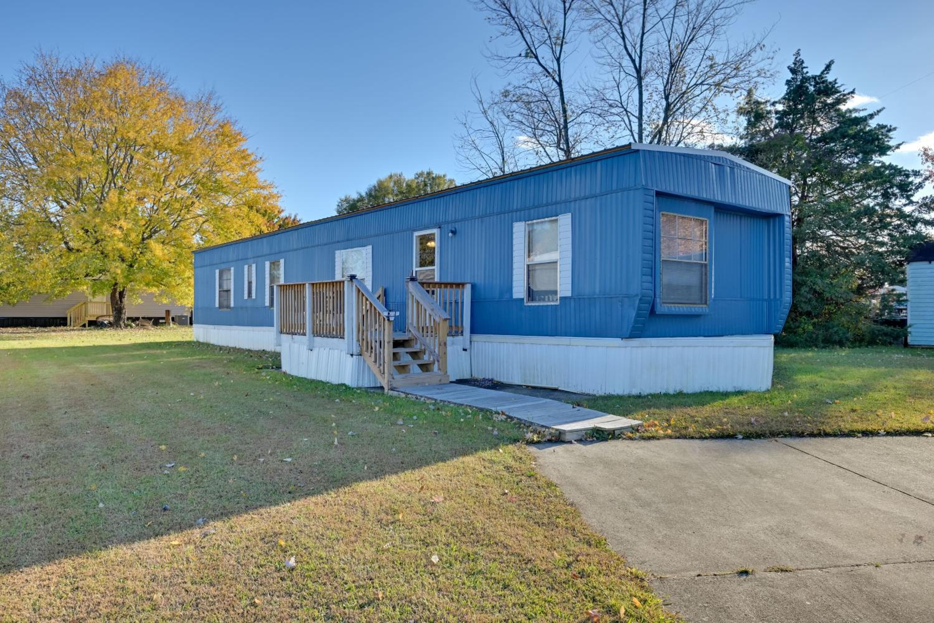 Heart of Greensboro Pet-Friendly Gem 3 Mi to Dtwn