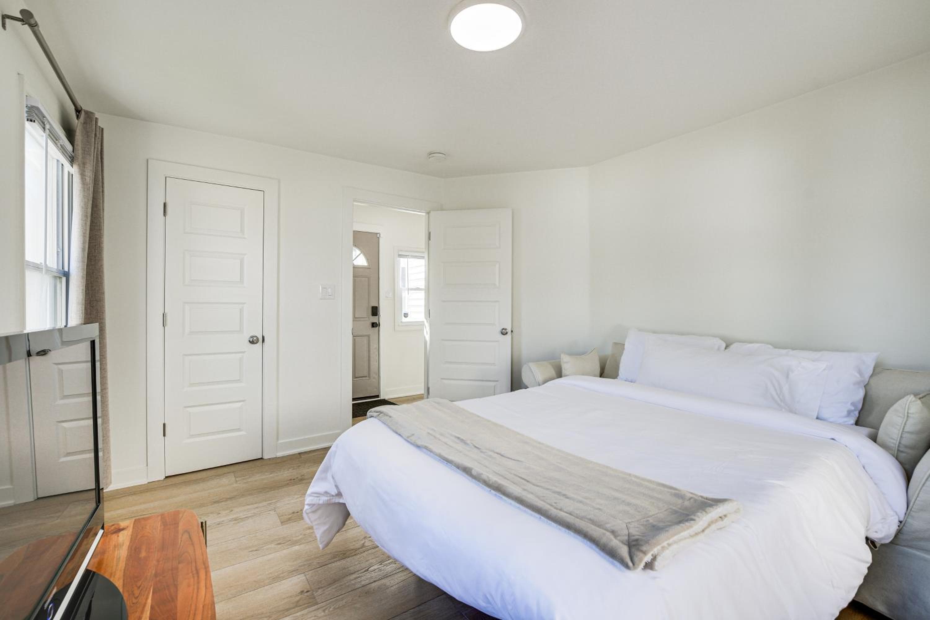 Shop, Dine & Unwind: Oak Park Home w/ Private Yard