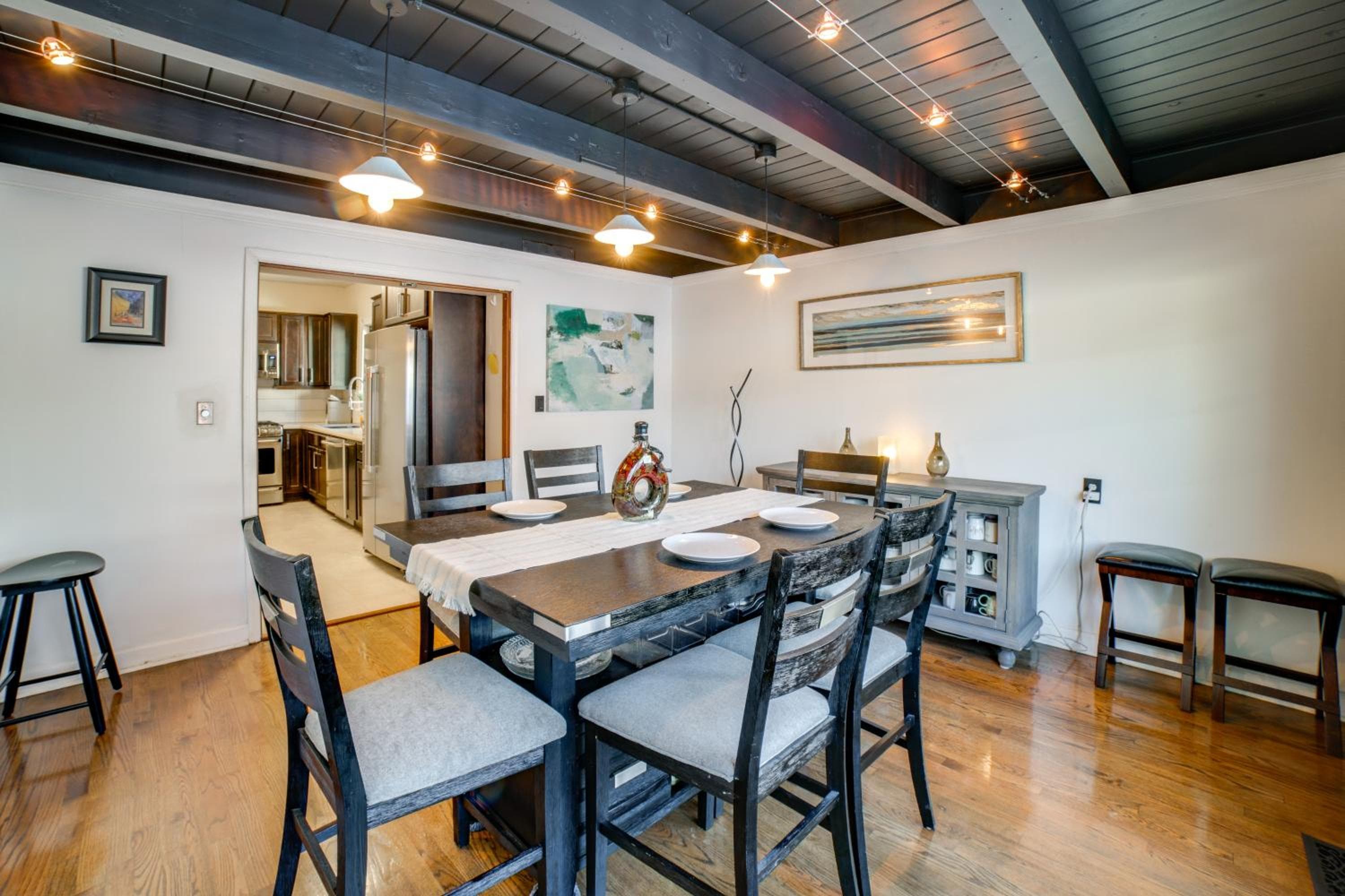 Pet Friendly! Near Casinos & Lake Michigan Beaches