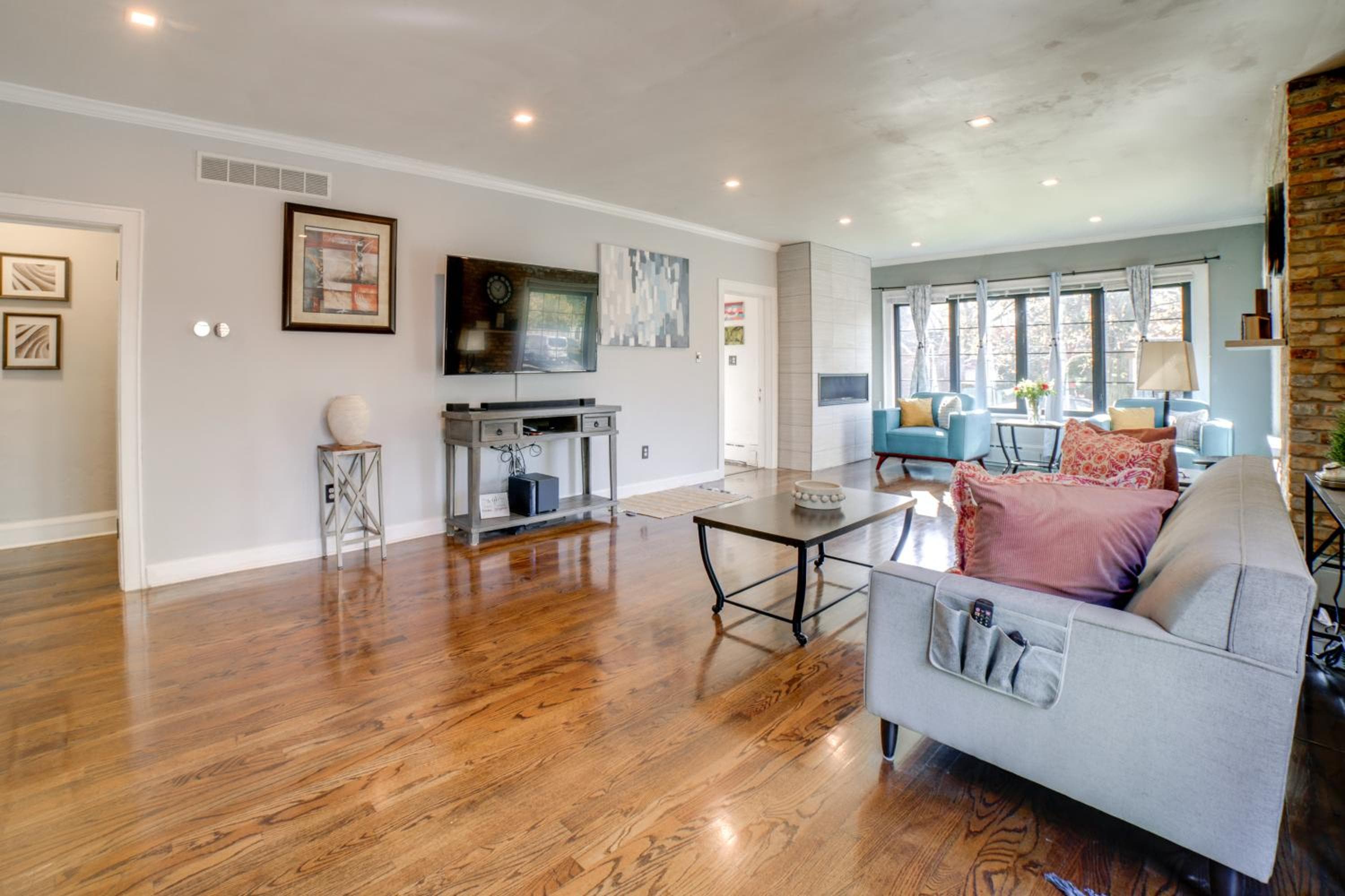 Pet Friendly! Near Casinos & Lake Michigan Beaches