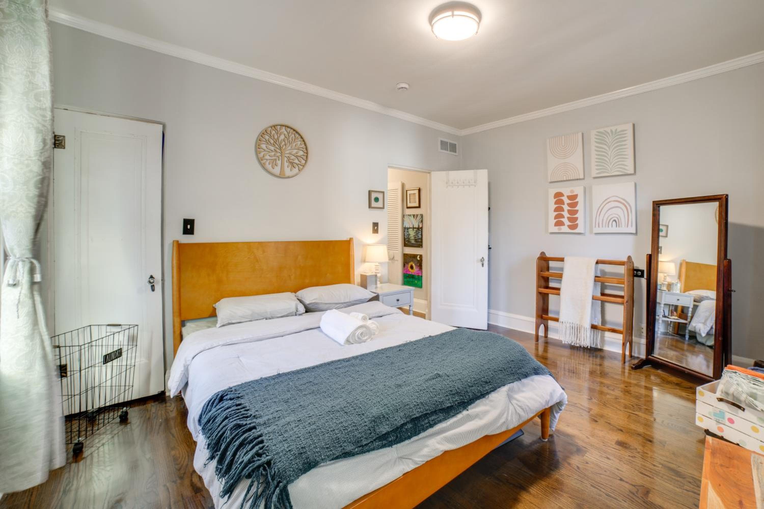 Pet Friendly! Near Casinos & Lake Michigan Beaches