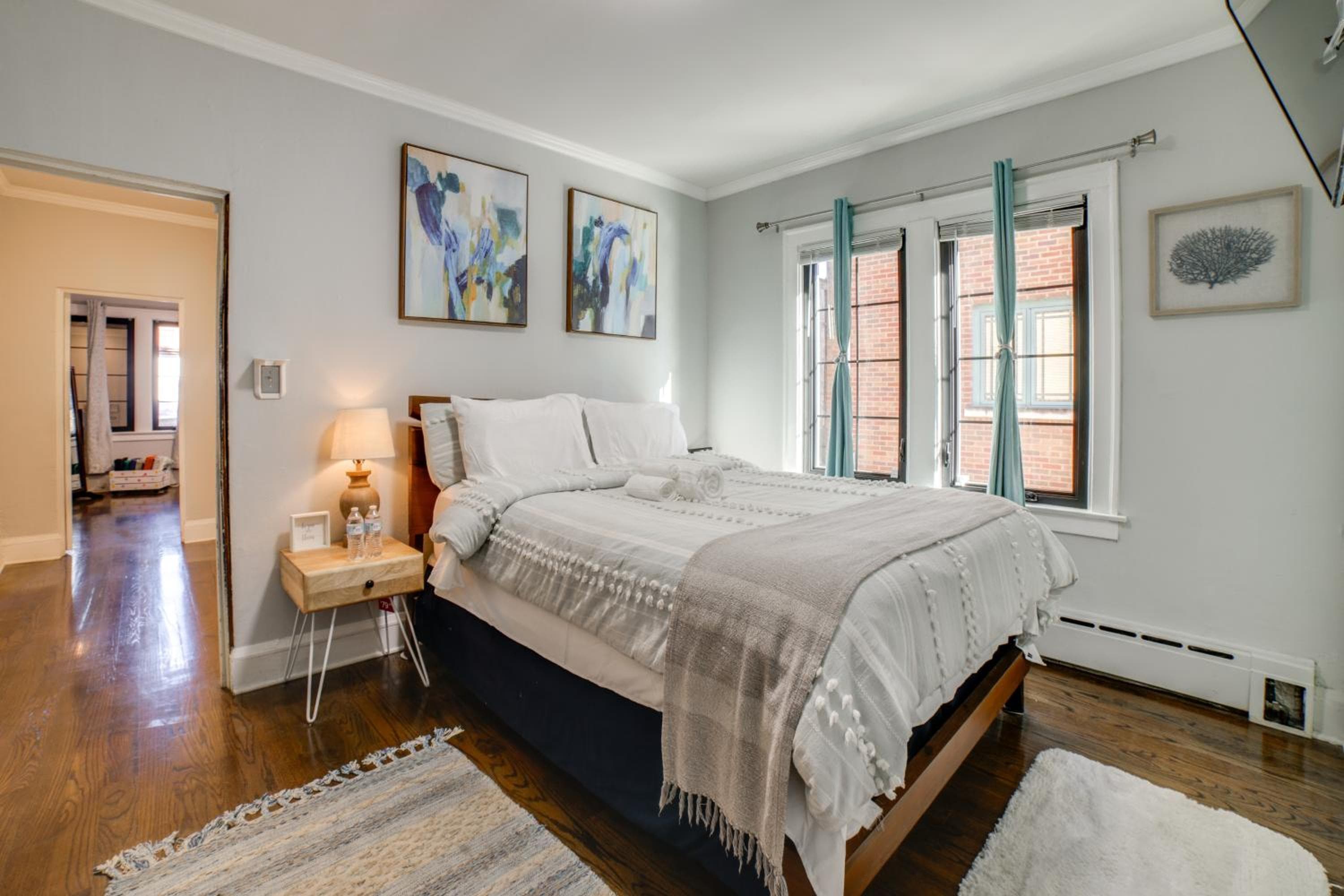 Pet Friendly! Near Casinos & Lake Michigan Beaches