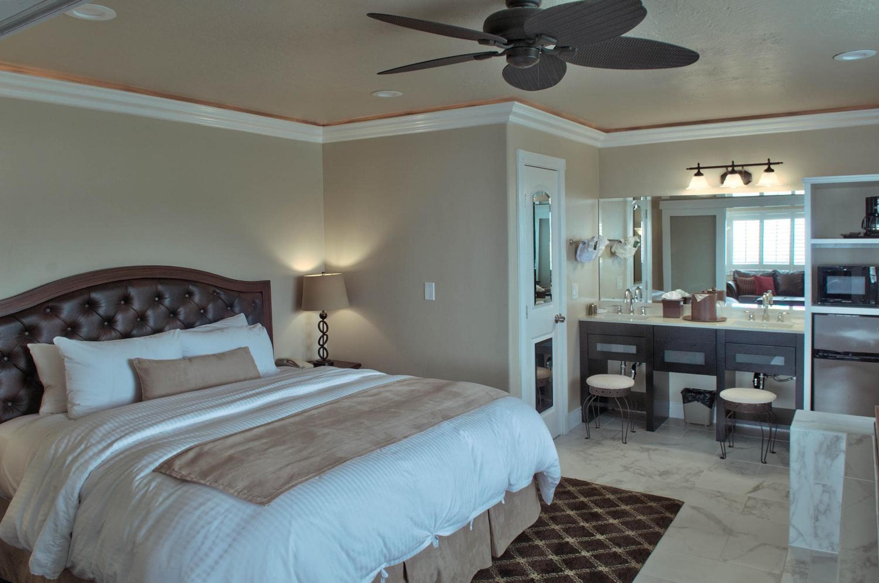 Lovers Point Inn