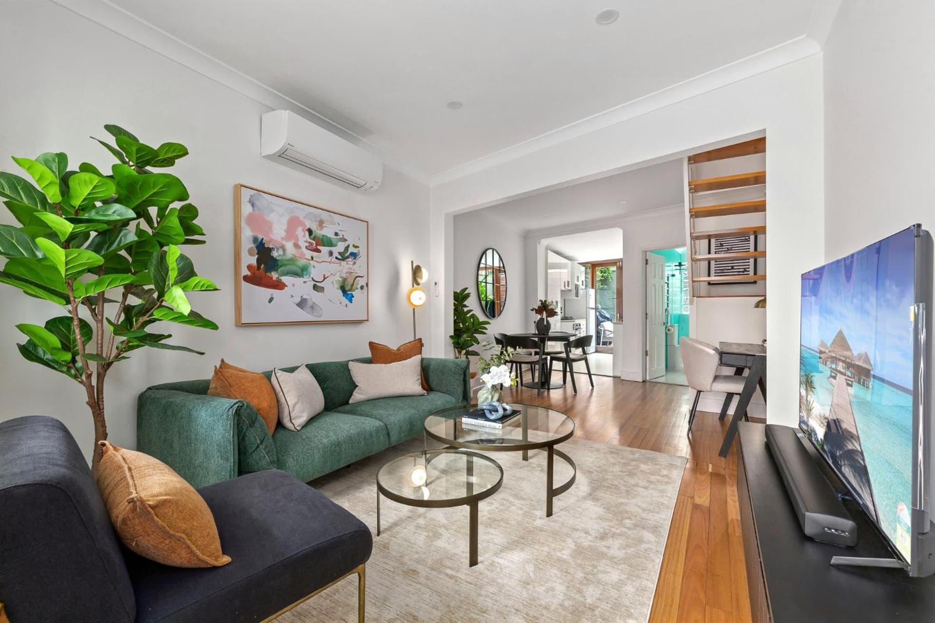 Stylish 2-Bed Surry Hills Terrace with Courtyard, Balcony & BBQ