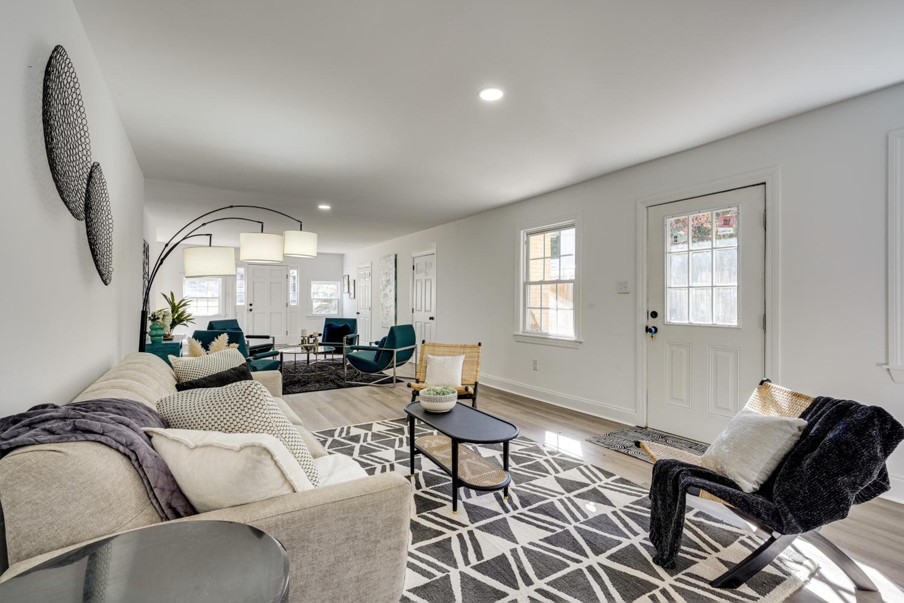 Suburban Family Home 15 Mi to Dtwn Charleston!