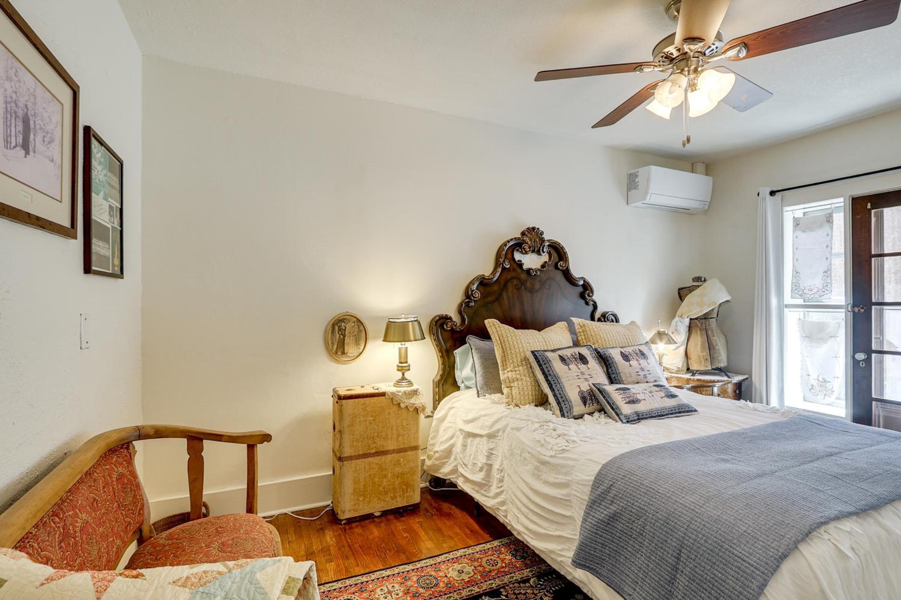 Historic Home Overlooking Central Riverside Park!