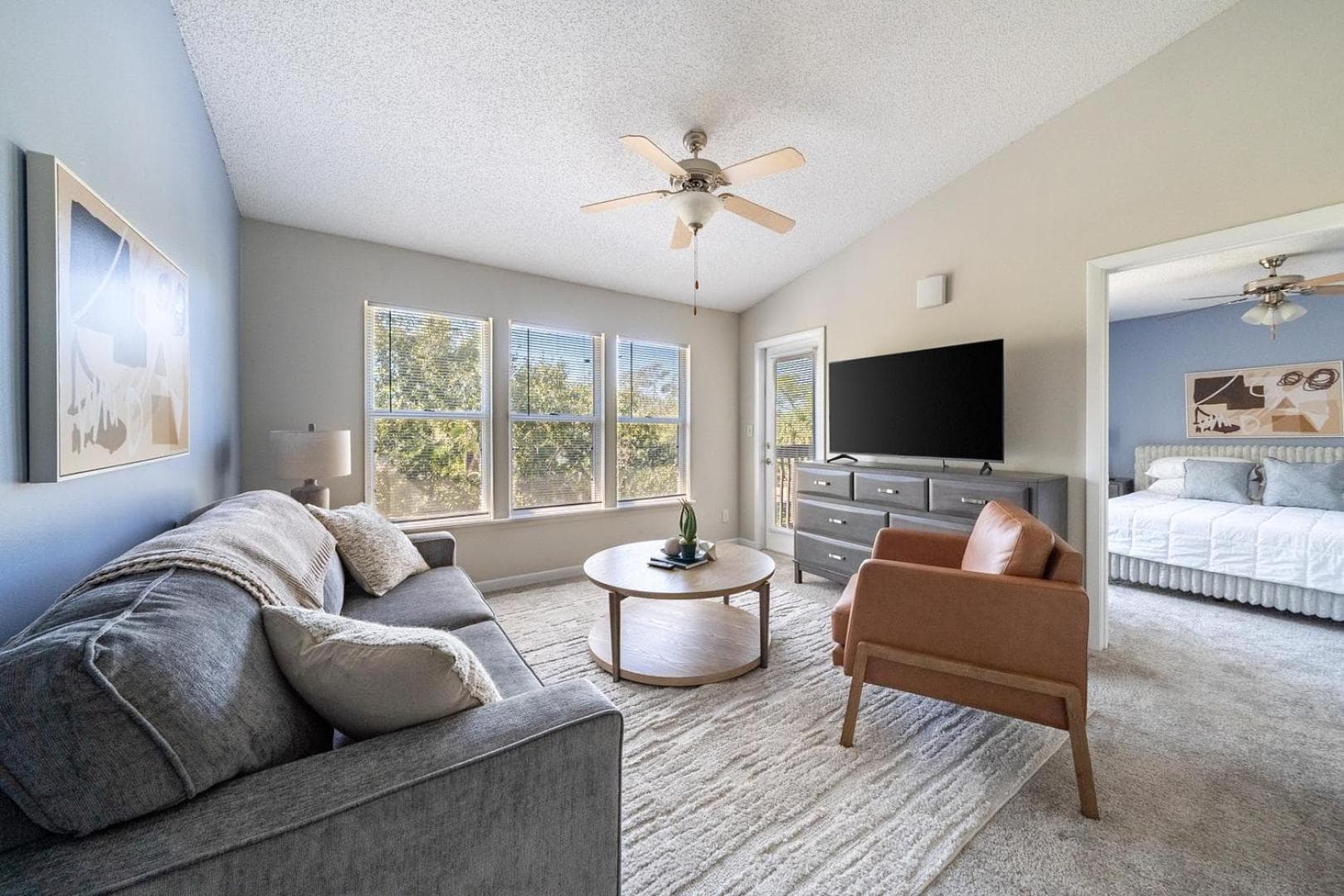 Landing Beautiful 1BD Tennis Court Gym