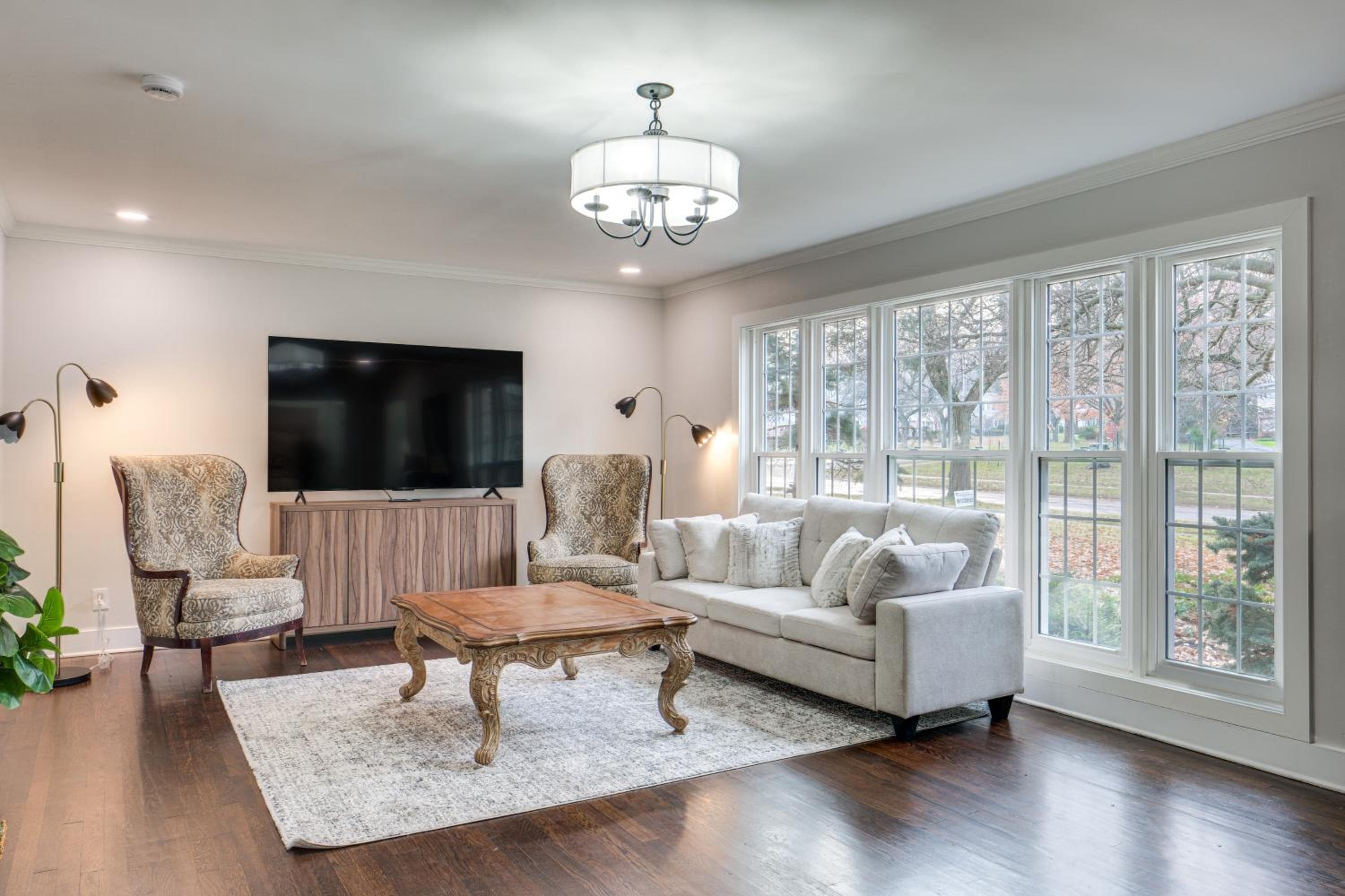 Explore Cleveland Attractions! Family-Focused Home