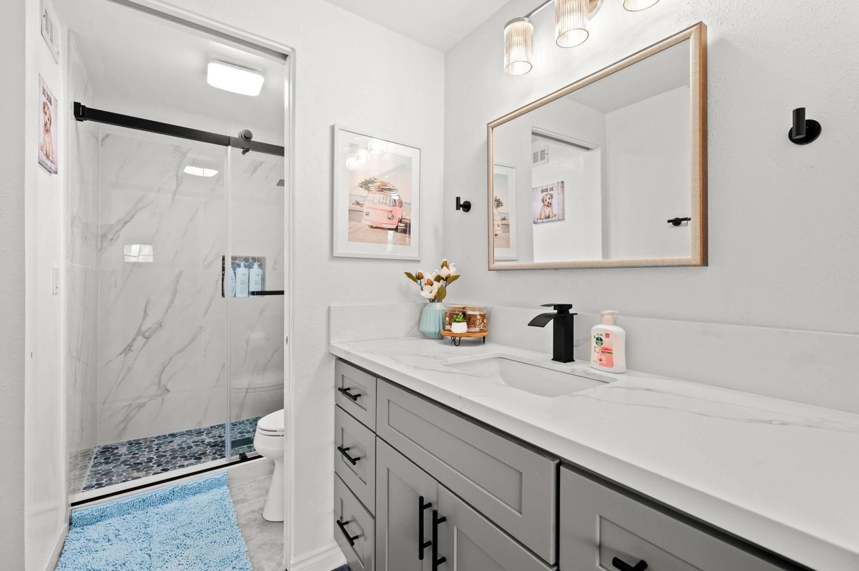 Stylish Retreat Large Living Space & Bright Suites
