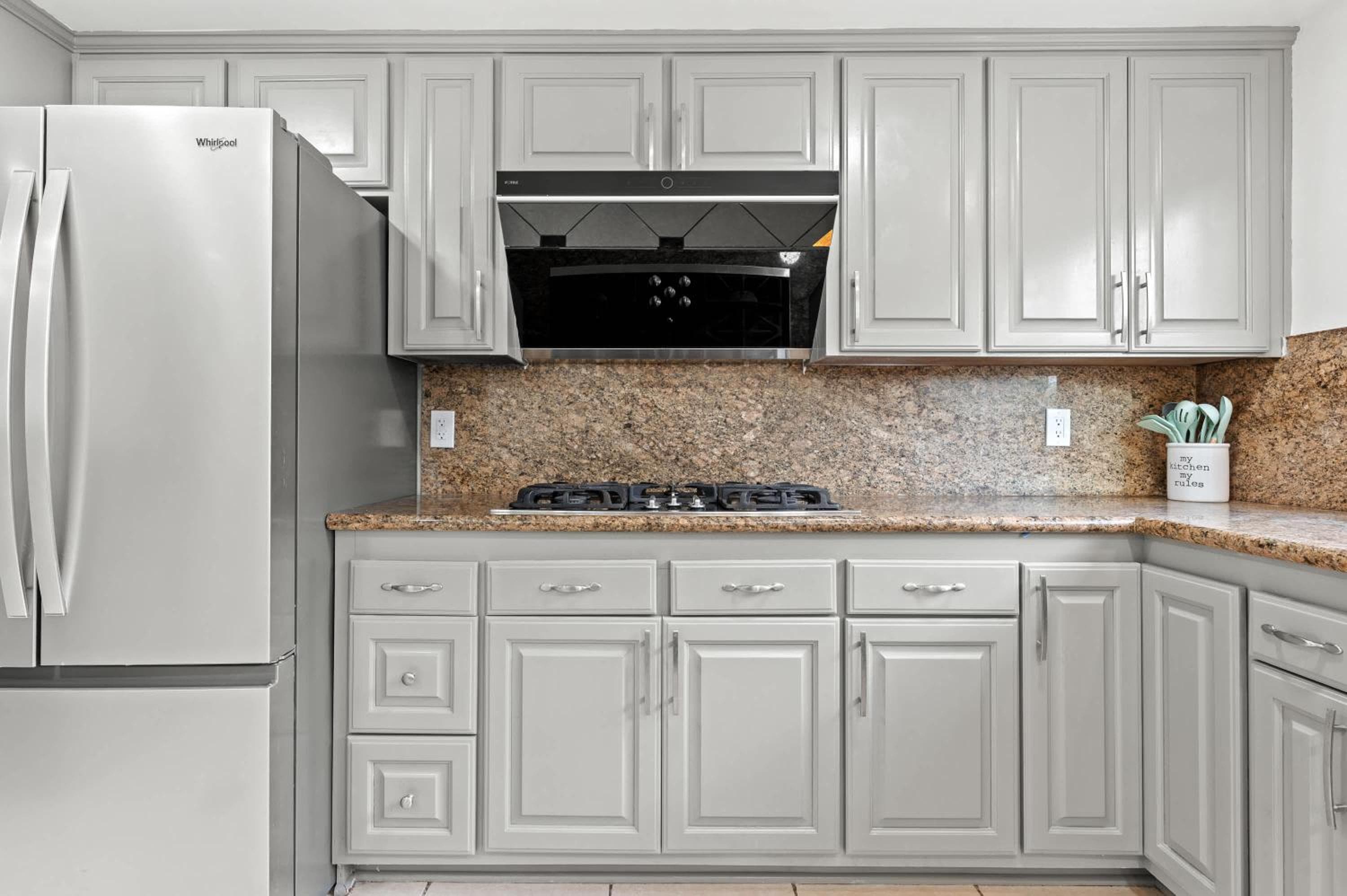 Stylish Retreat Large Living Space & Bright Suites