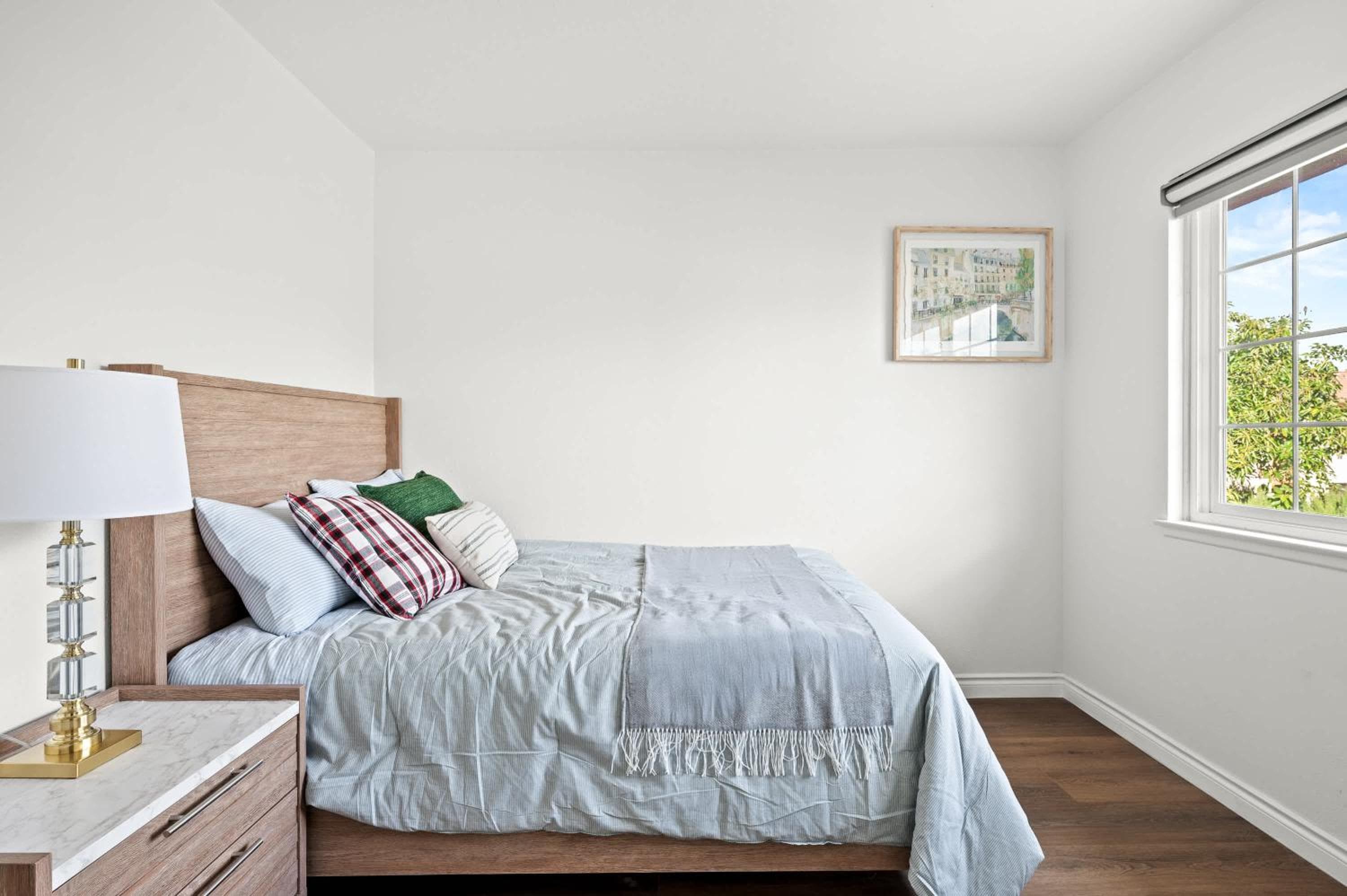 Cozy Full Suites Bright & Private Great Value