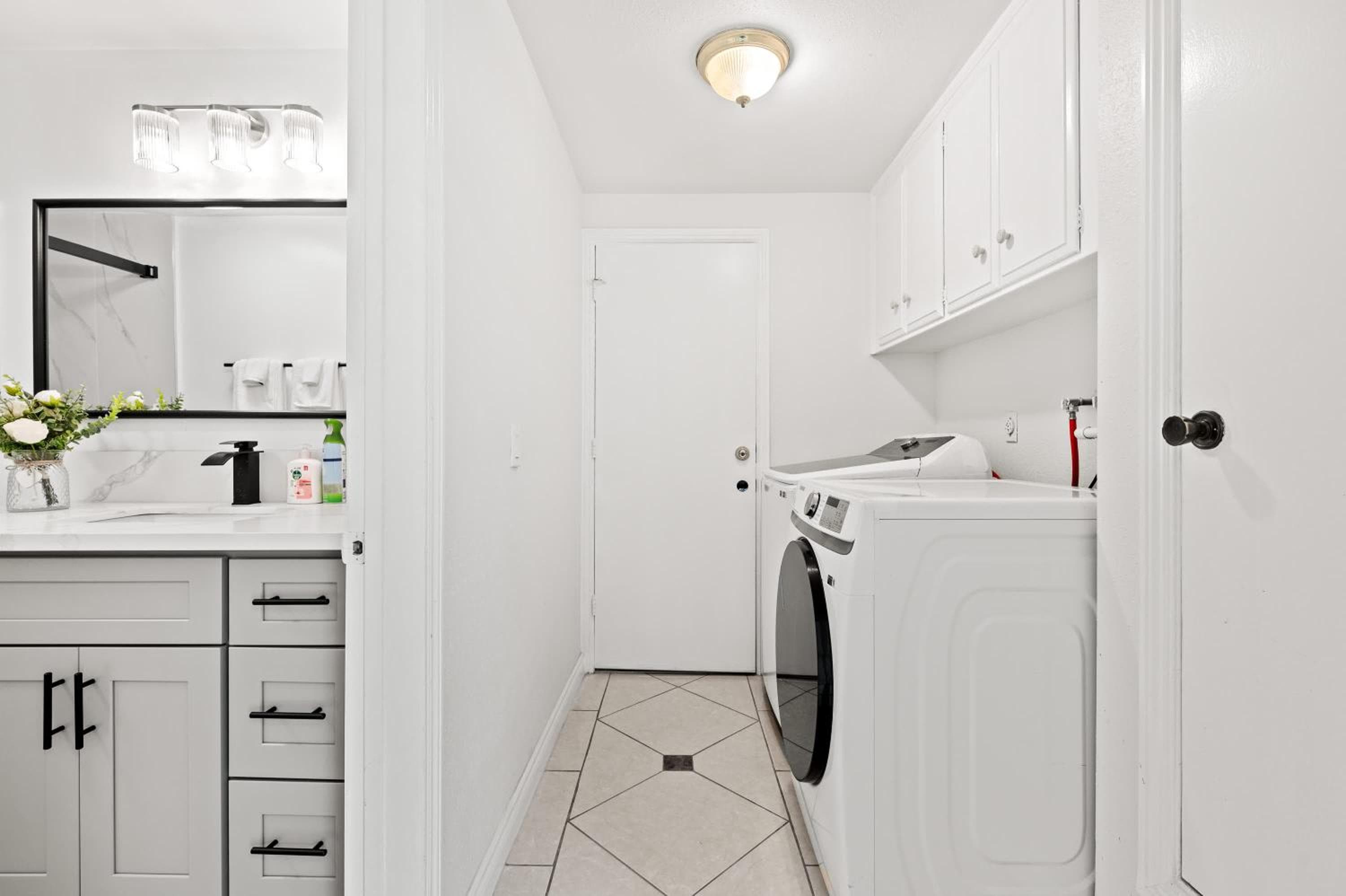 Upgraded Queen Suite Private Ensuite Bright Stay