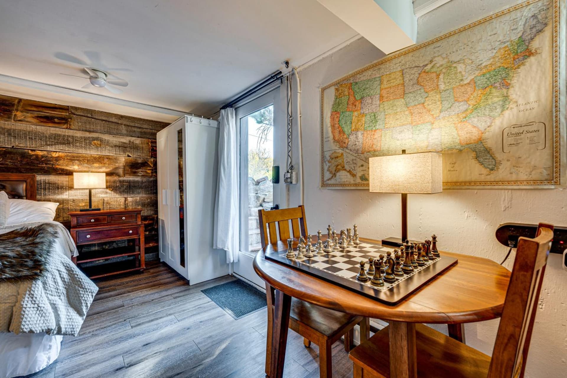 Mtn-View Retreat w/ Deck & Hot Tub in Estes Park!