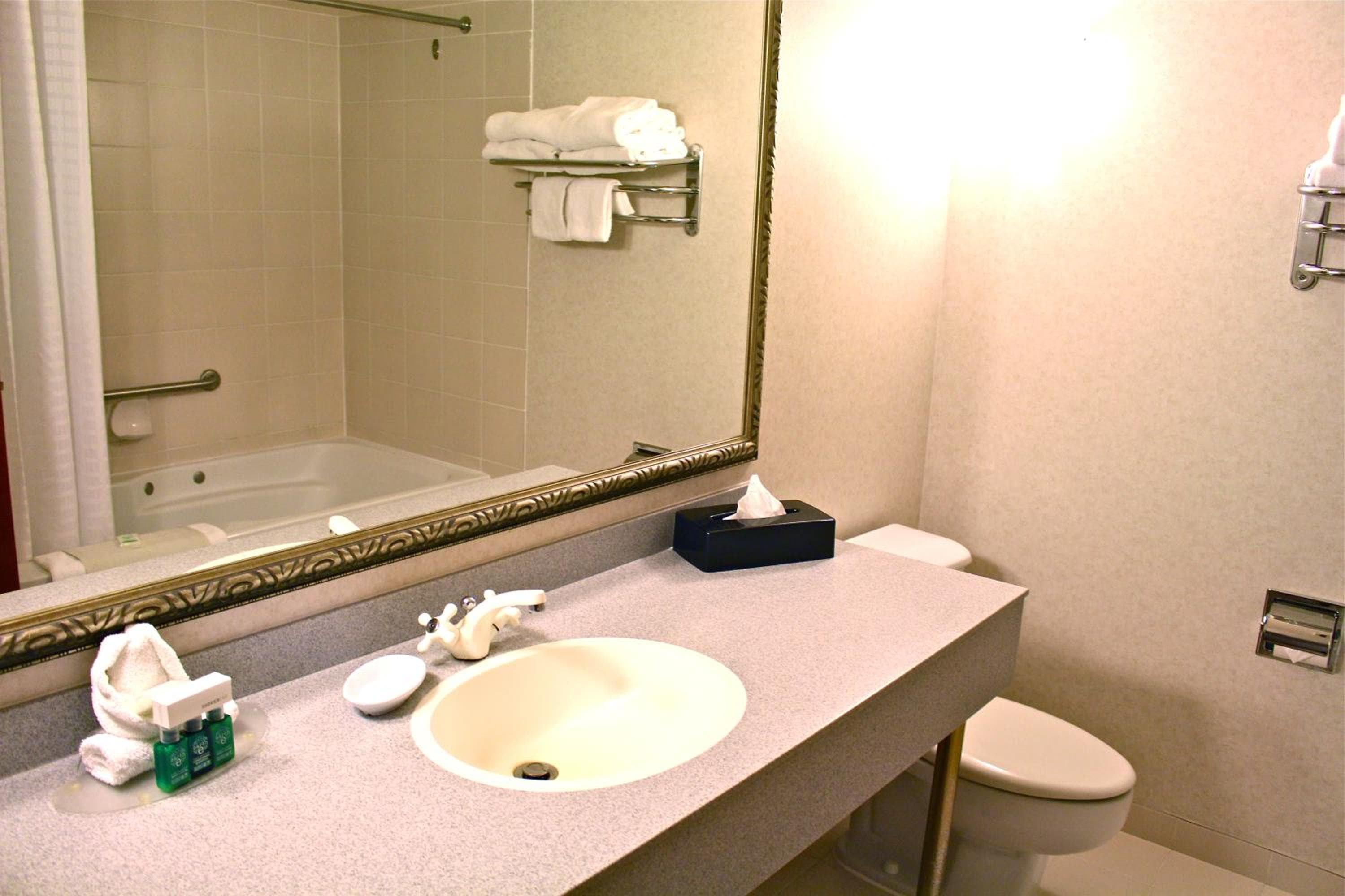 Harrison Hot Springs Resort & Spa