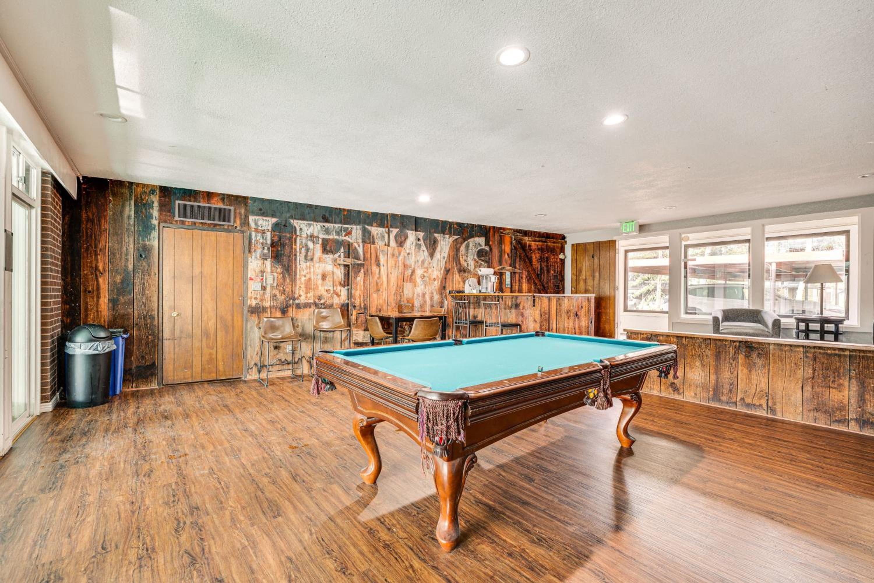 1 Mi to CU Boulder! Walkable Condo w/ Indoor Pool