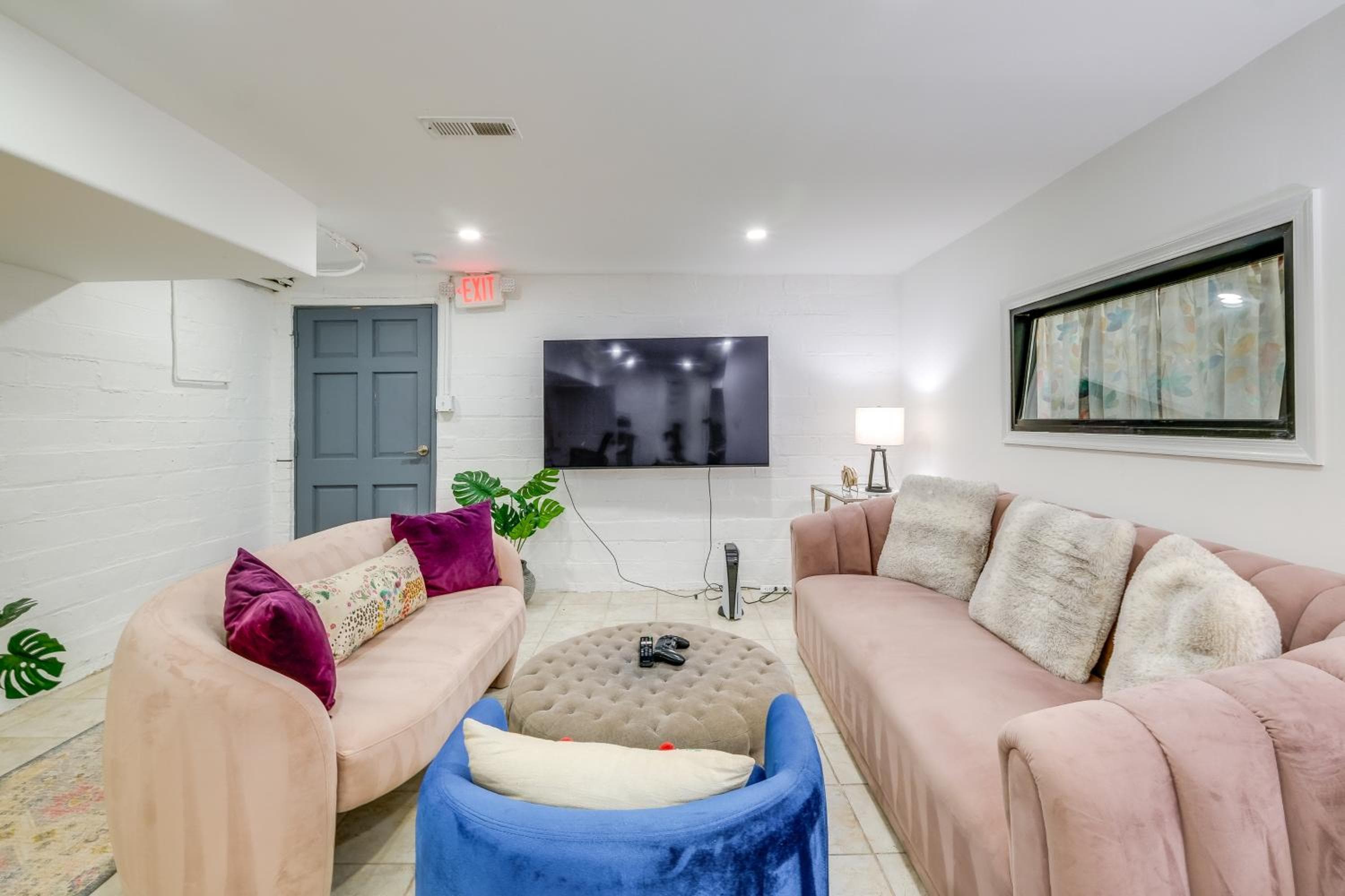 1 Mi to the Metro! Centrally Located Apt Near DC