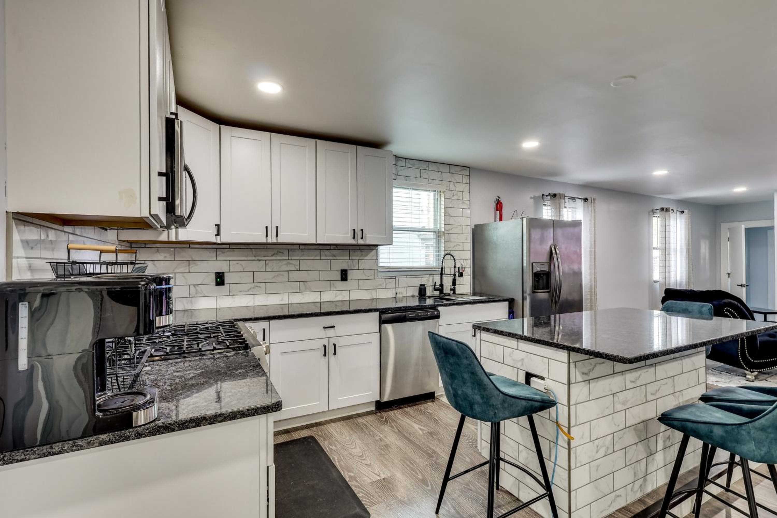 4 Mi to MetLife Stadium: Modern Retreat!