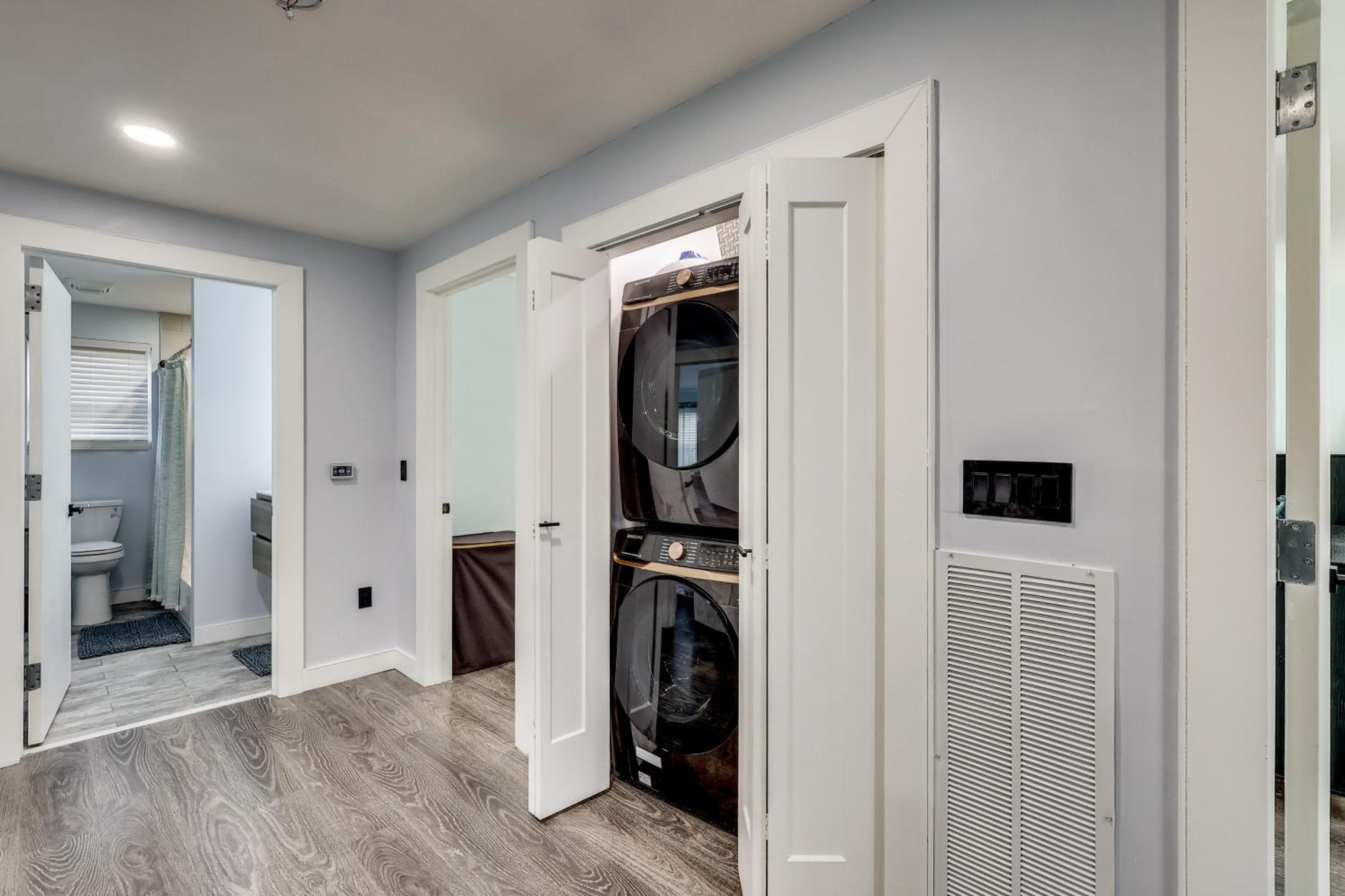 4 Mi to MetLife Stadium: Modern Retreat!