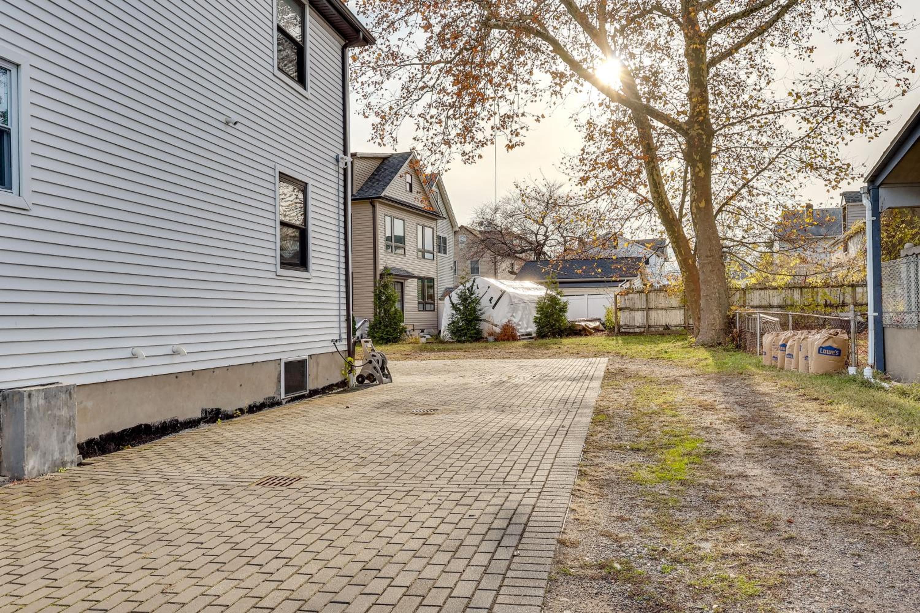 4 Mi to MetLife Stadium: Modern Retreat!