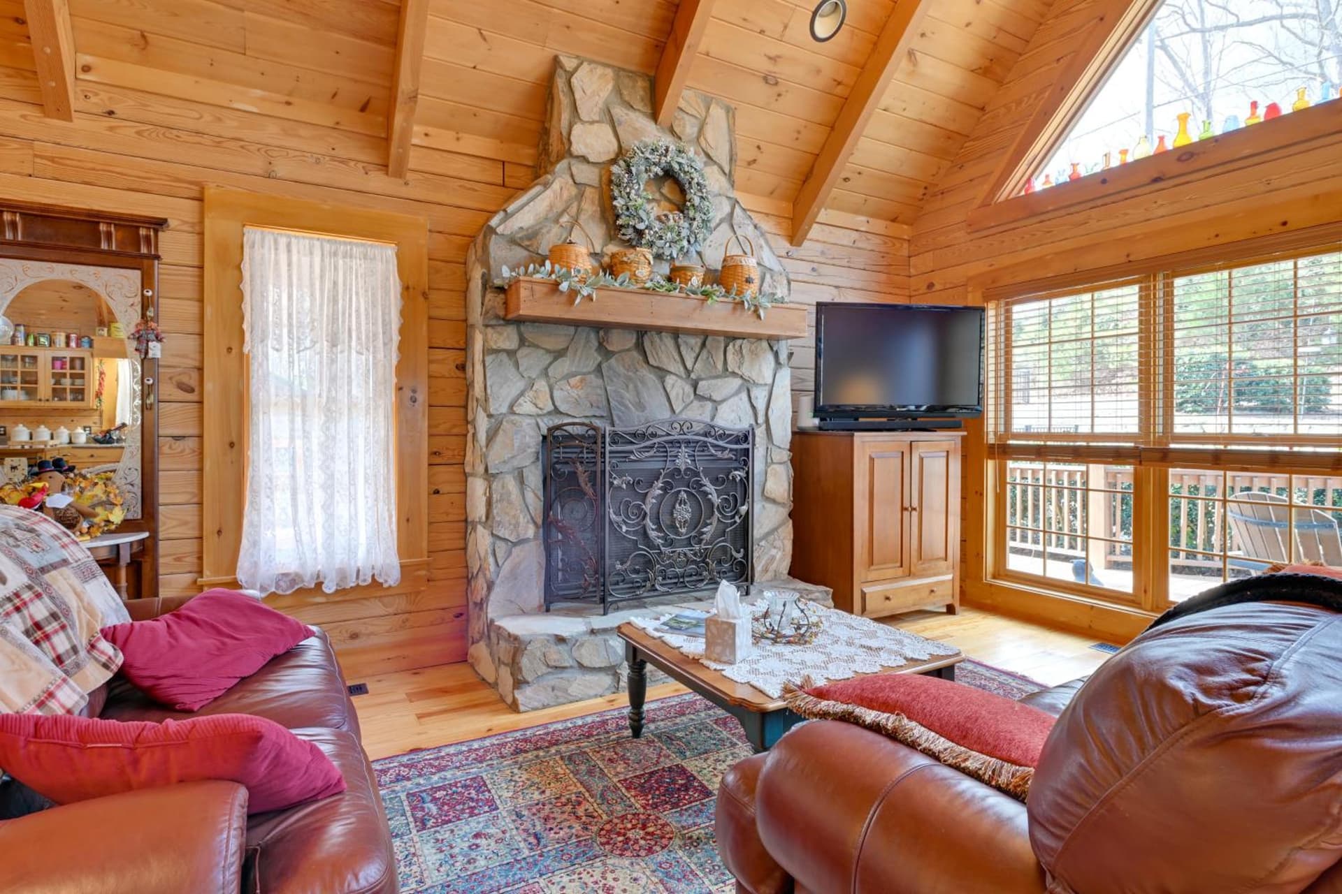 1 Mi to Lake Tillery: Outdoor Retreat w/ Hot Tub!
