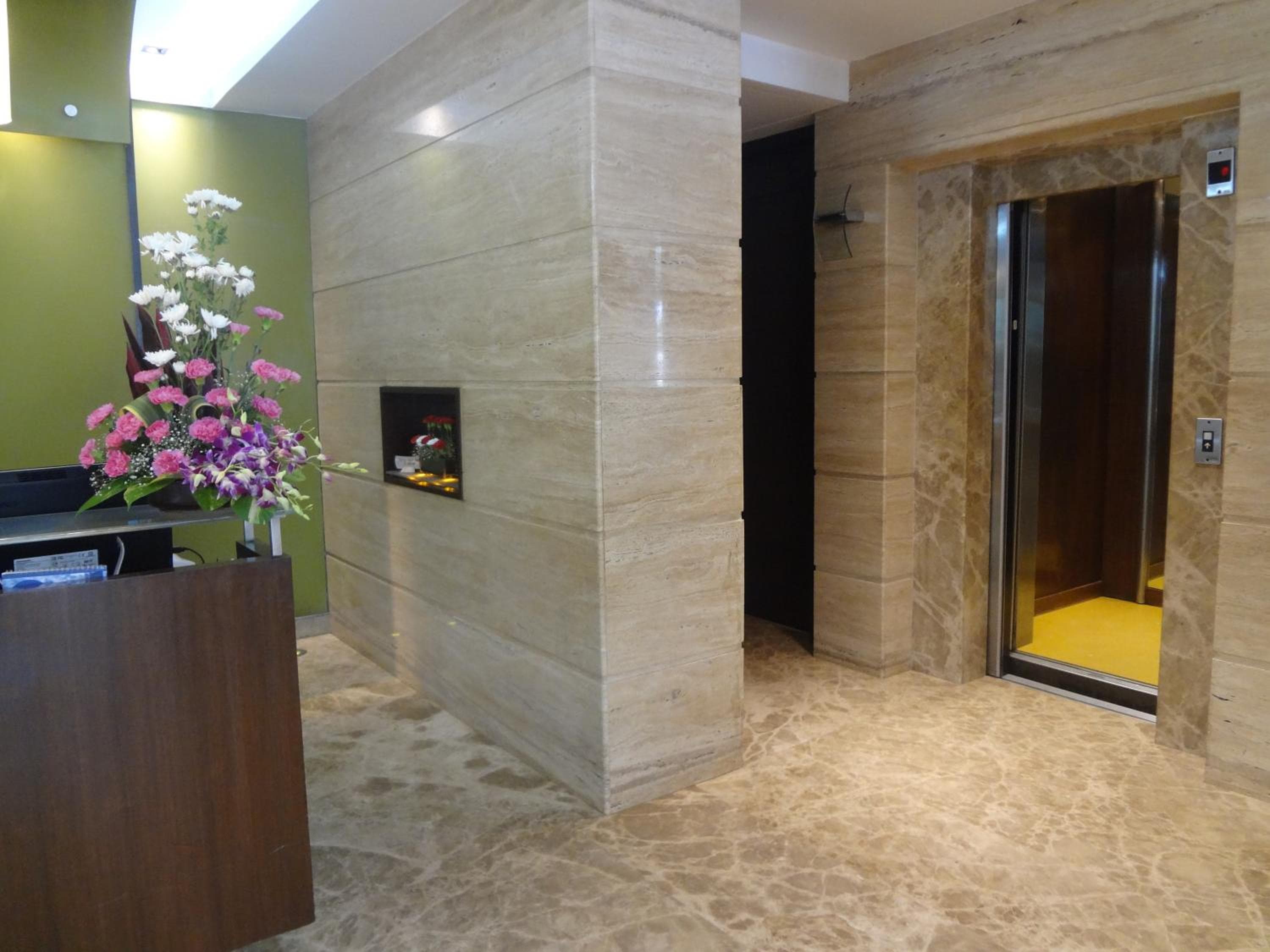 Ascot Hotel