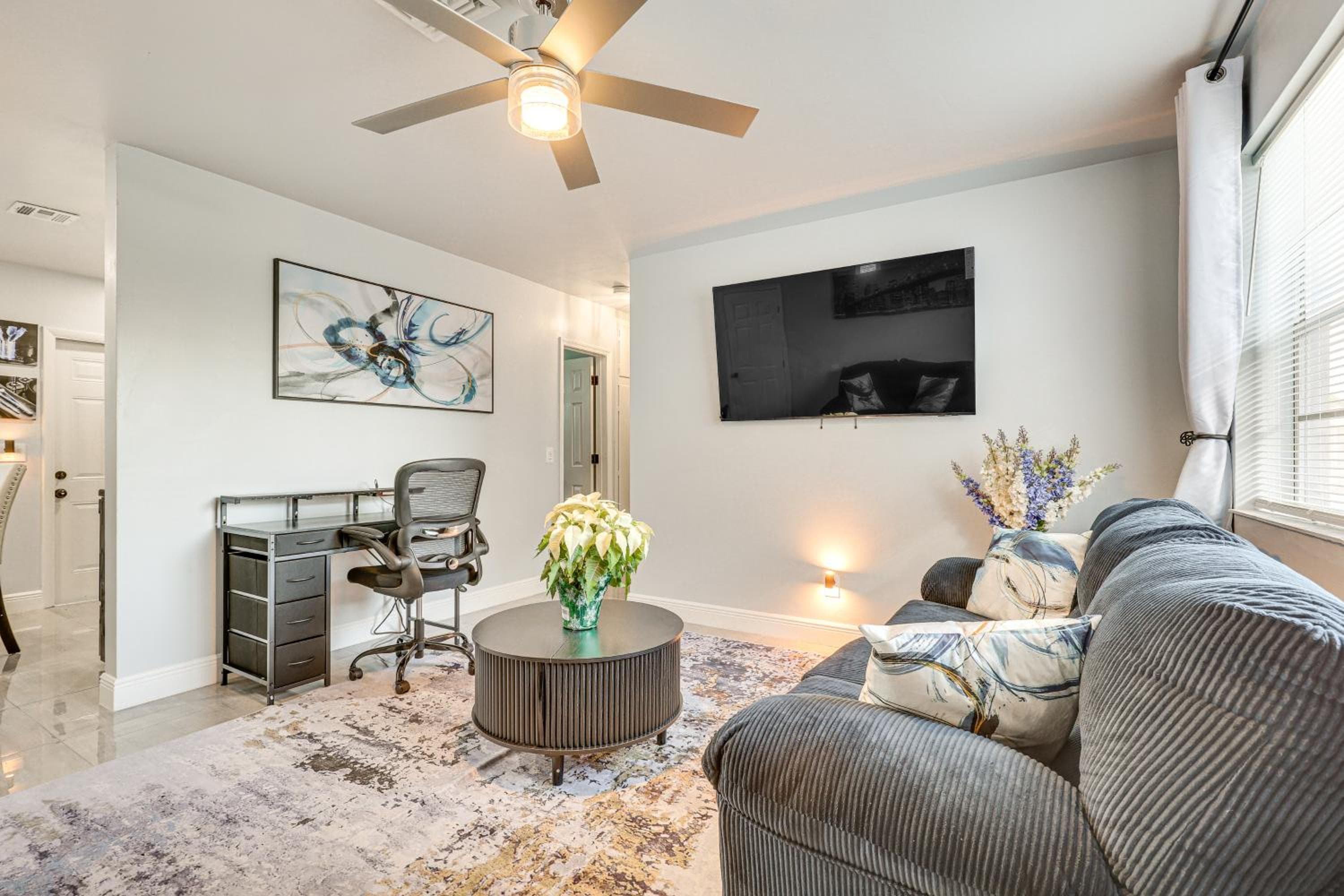 Walk to Shops, Dining & Casino: Dania Beach Home