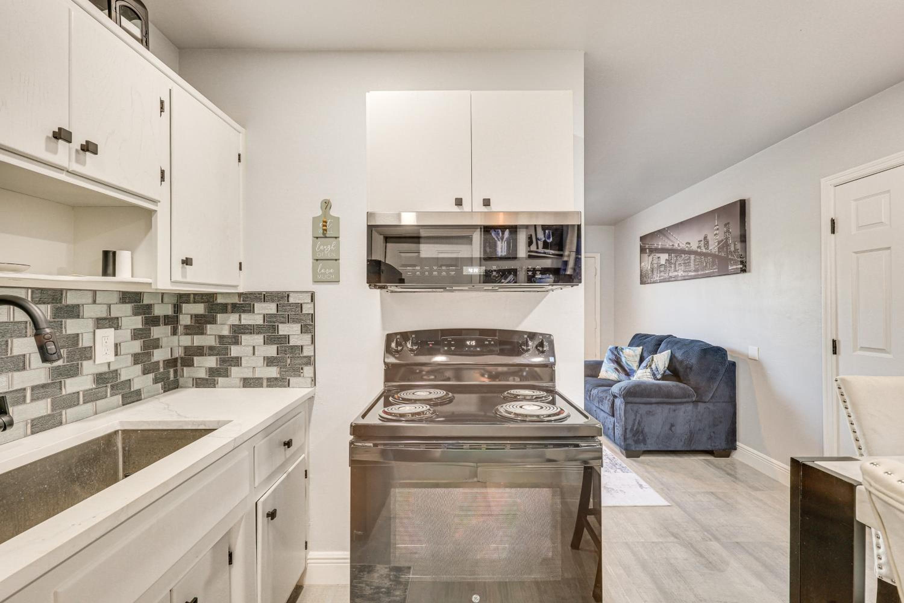 Walk to Shops, Dining & Casino: Dania Beach Home