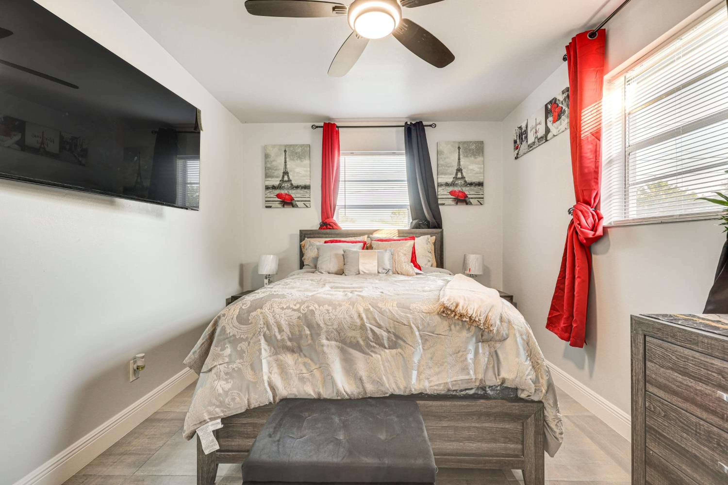 Walk to Shops, Dining & Casino: Dania Beach Home