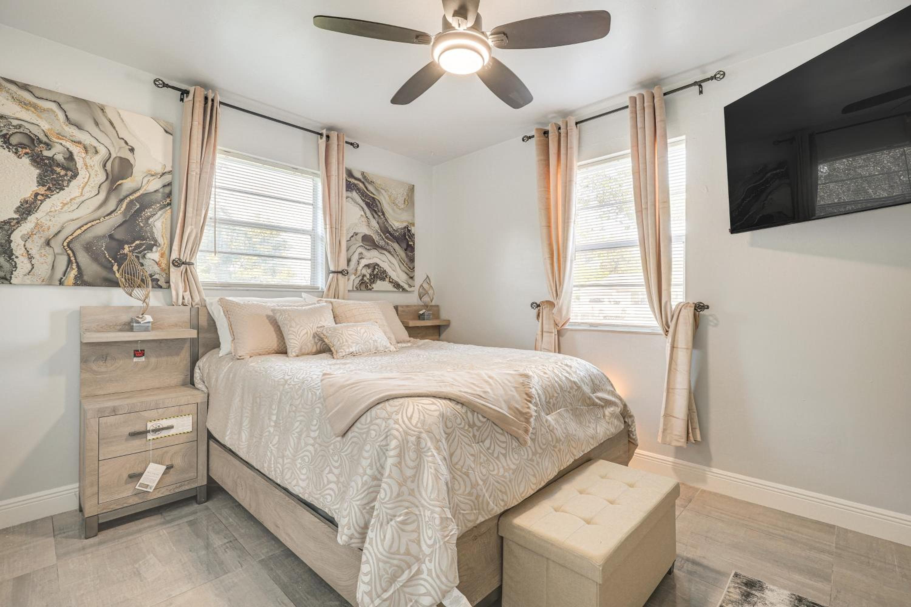 Walk to Shops, Dining & Casino: Dania Beach Home
