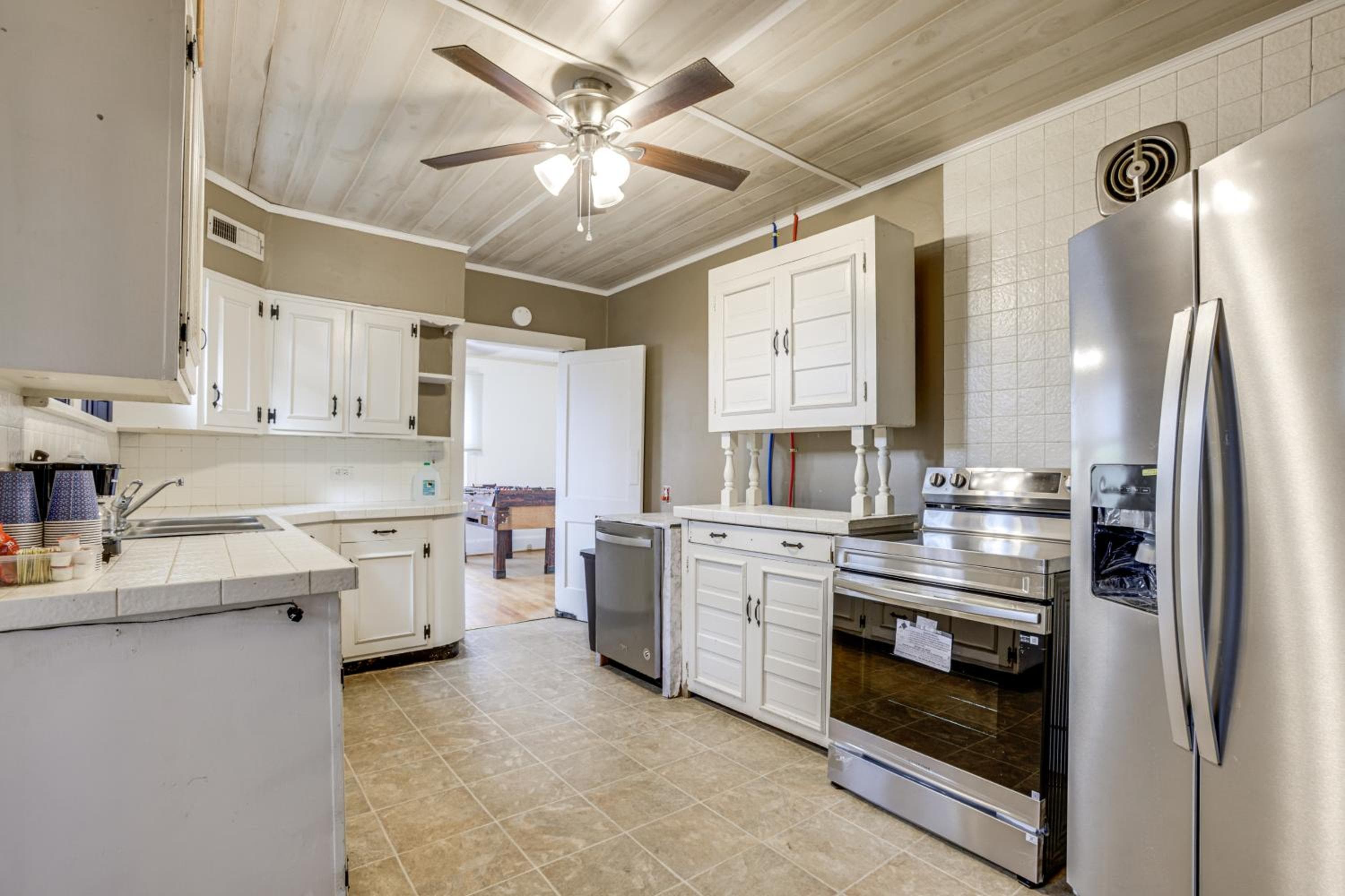 Near University Ave! Pet-Friendly 3BR w/ Foosball!