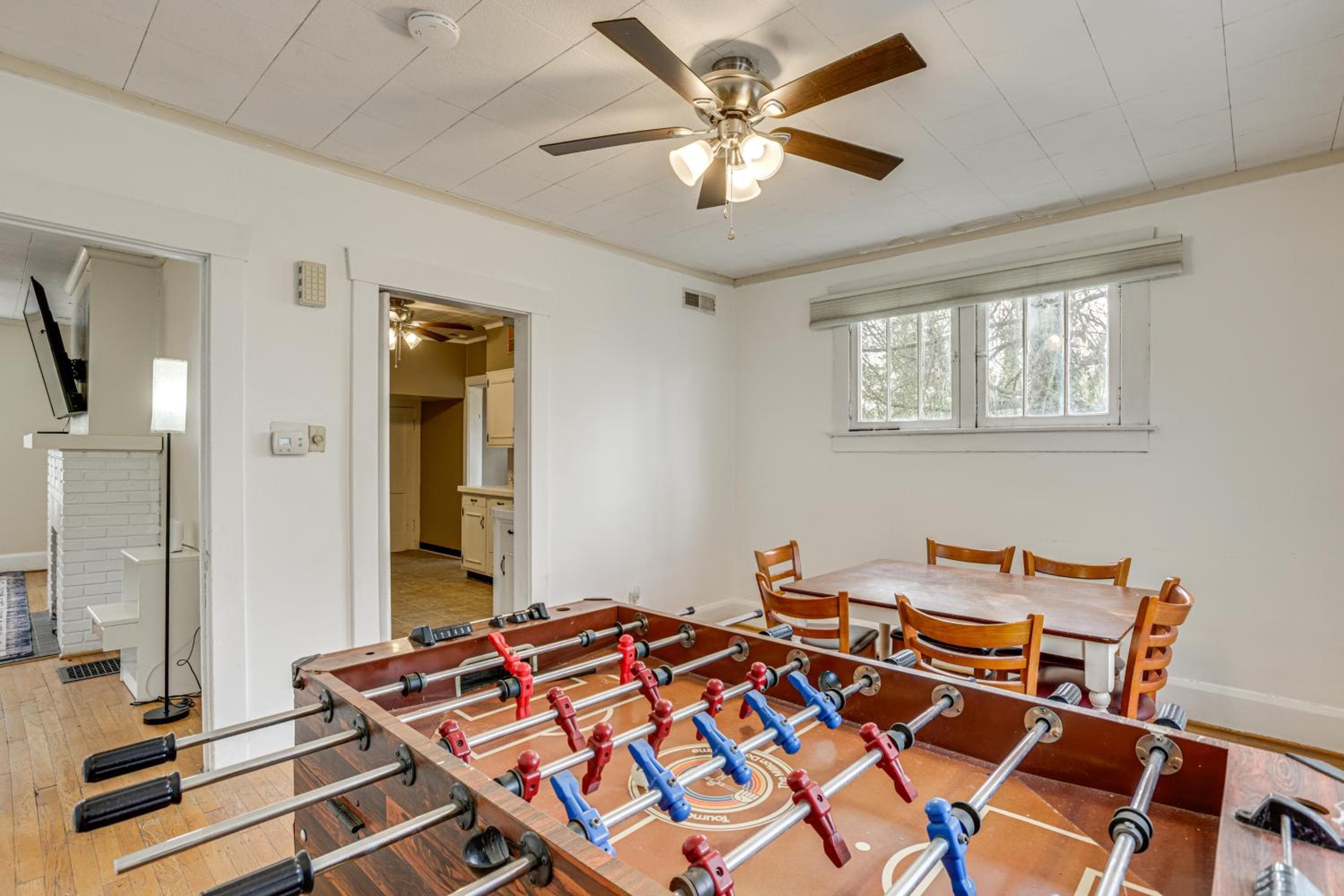 Near University Ave! Pet-Friendly 3BR w/ Foosball!
