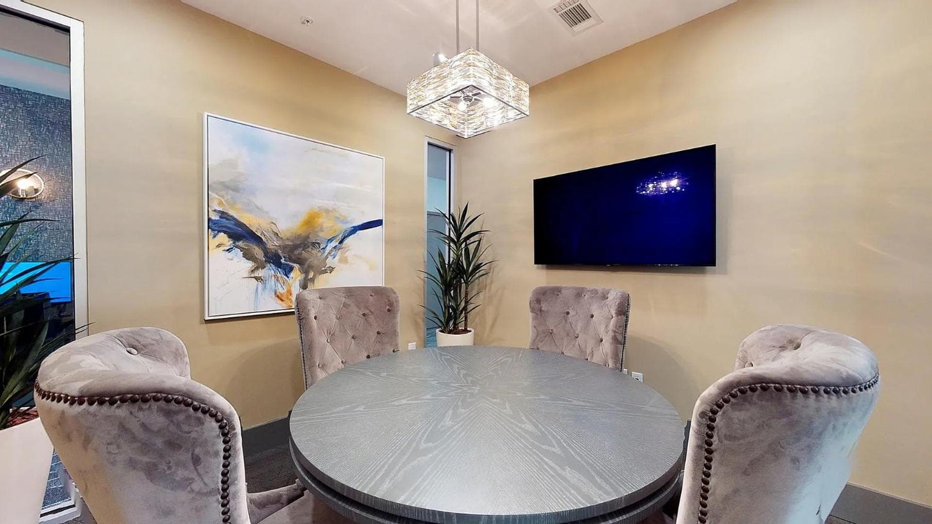 Landing Spectacular 2BD Courtyard Gym