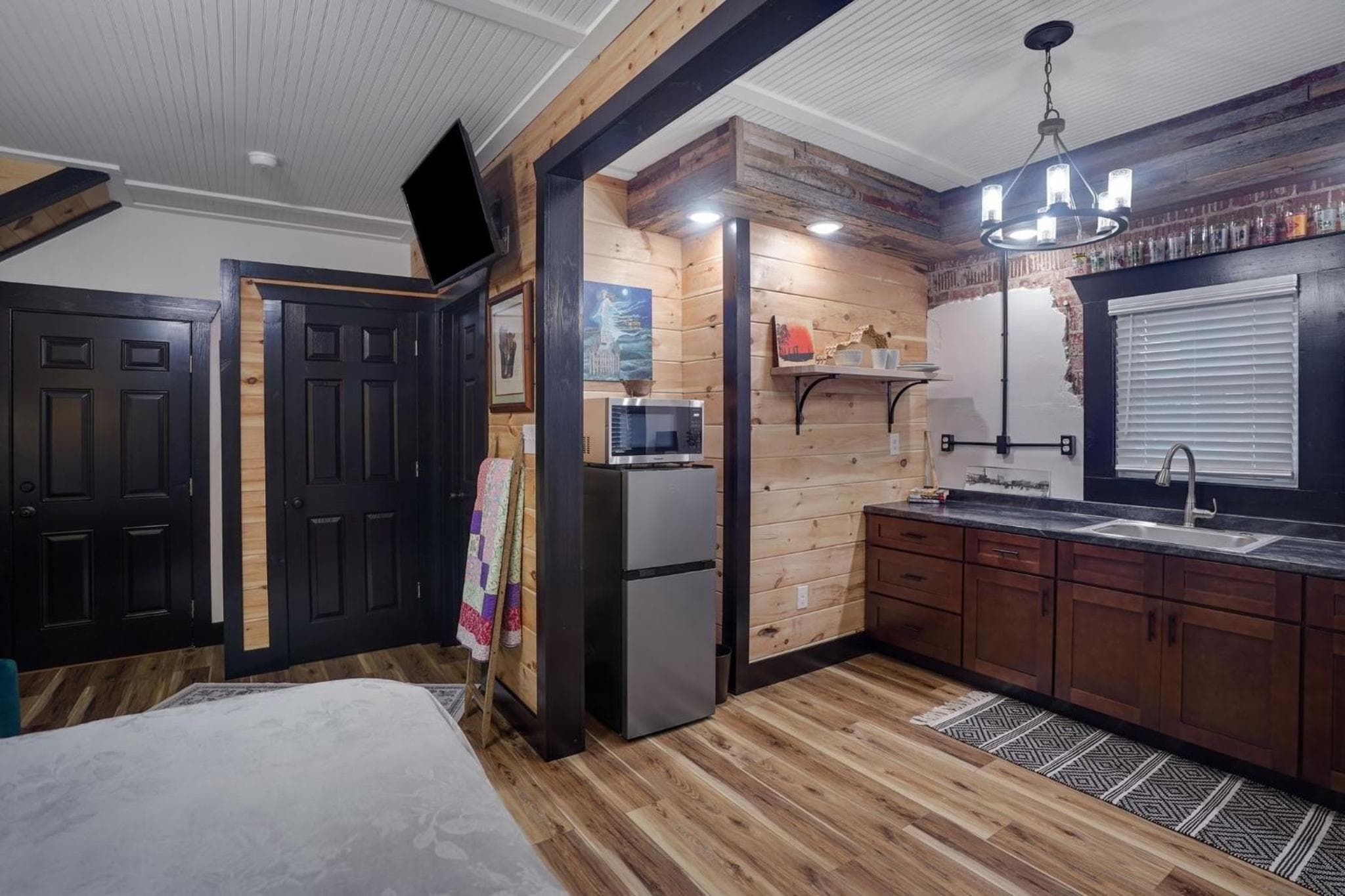 Downtown Rustic KY Retreat, Columbia House Unit B