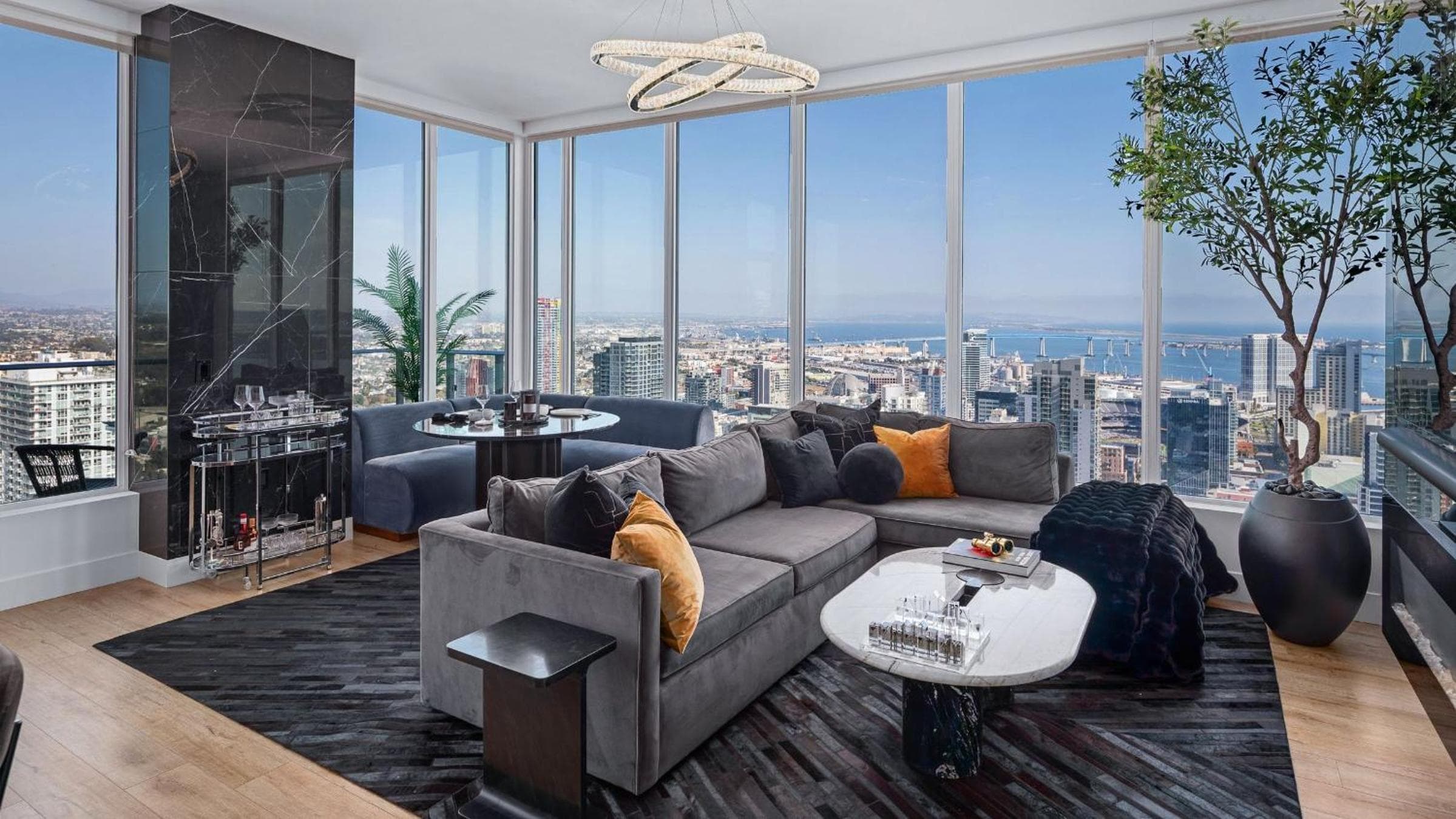 SkyLux Penthouse by AvantStay